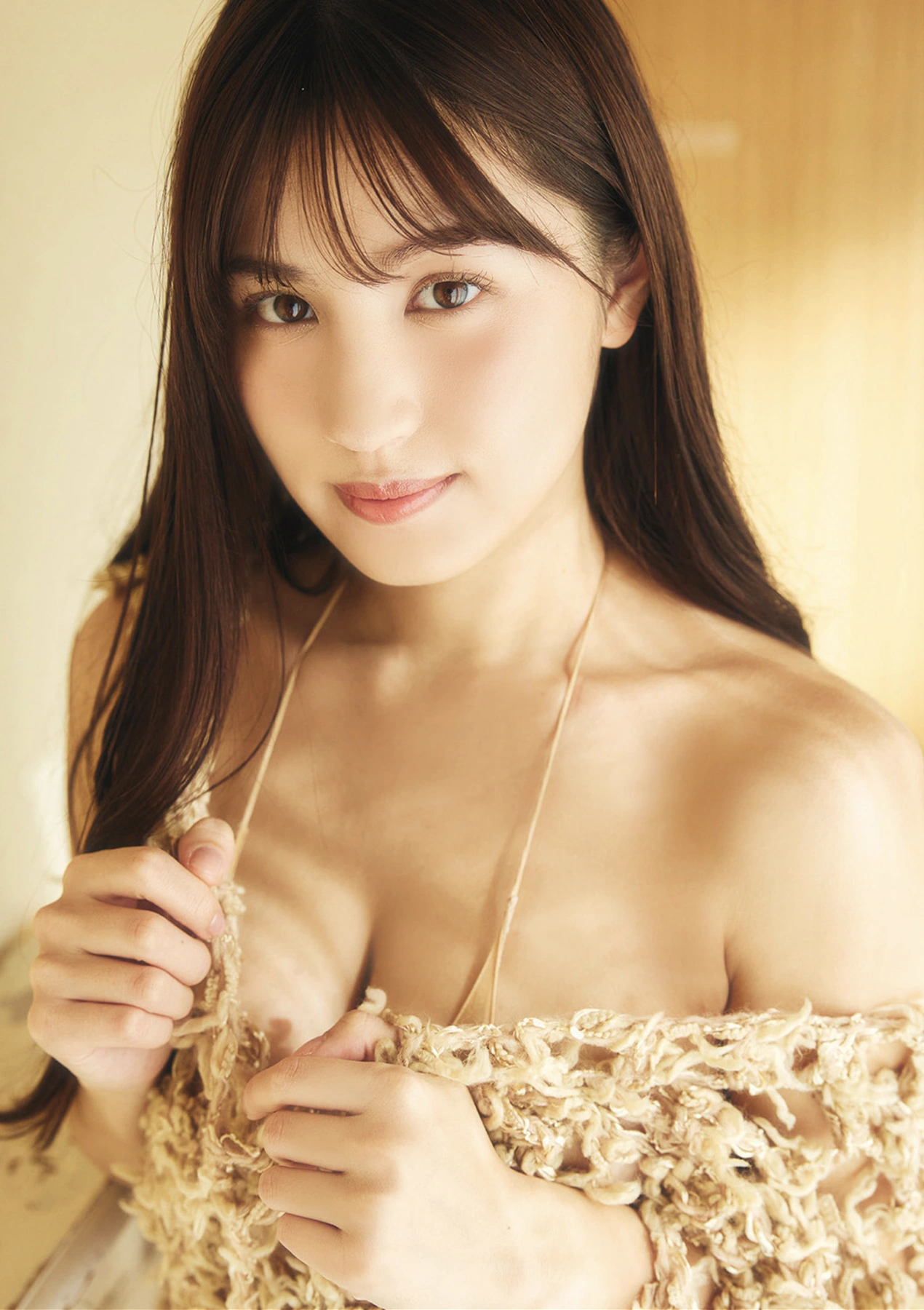 Fuka Hanasaki 花咲楓香, Ai Kawamura 川村あい, Sabra 第5号 2025 FALL 1周年記念号 QUARTERLY - P11