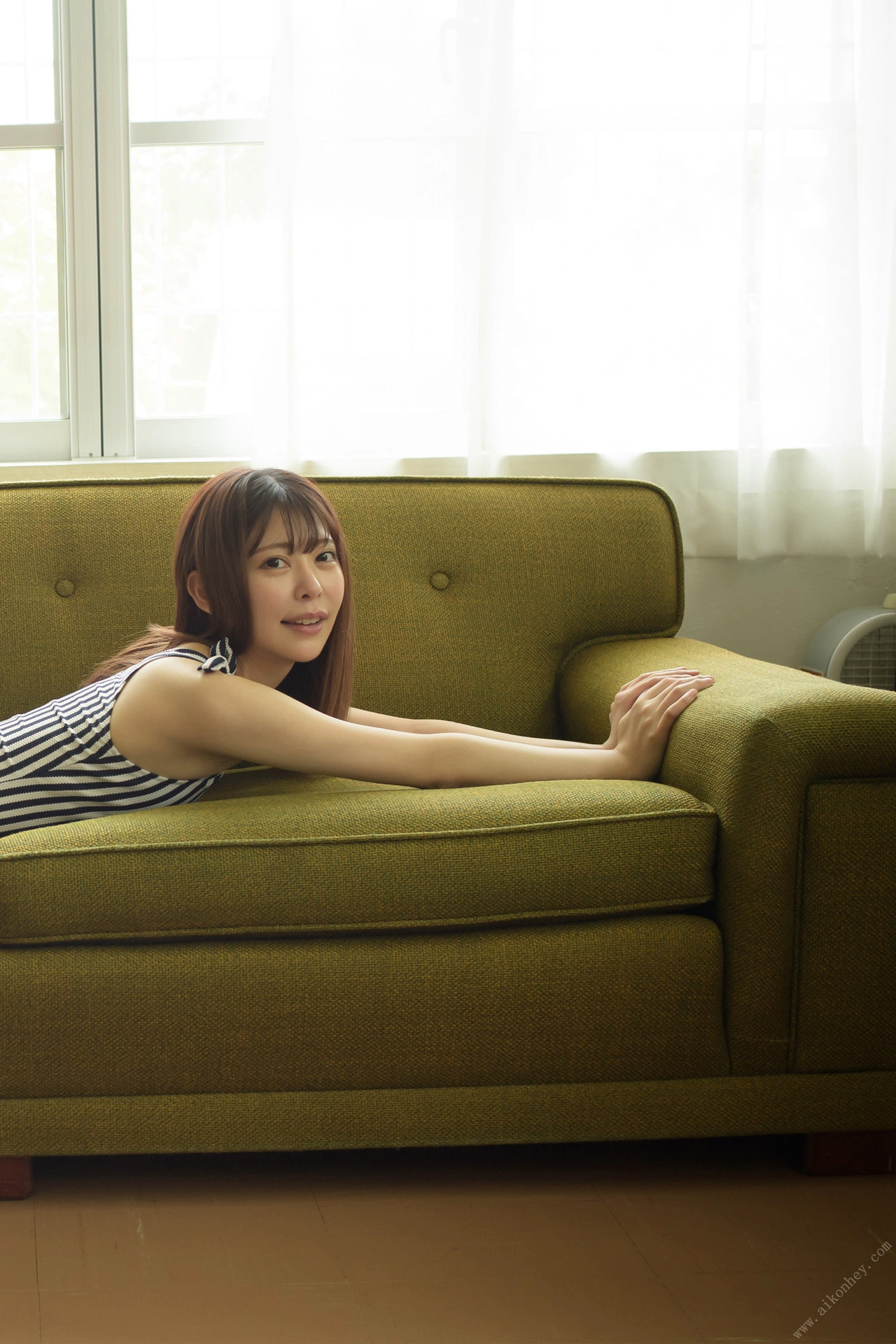Hinako Mori 森日向子, ヌード写真集 「夏 駆ける 空 Blue sky Blue」 Set.03 - P5