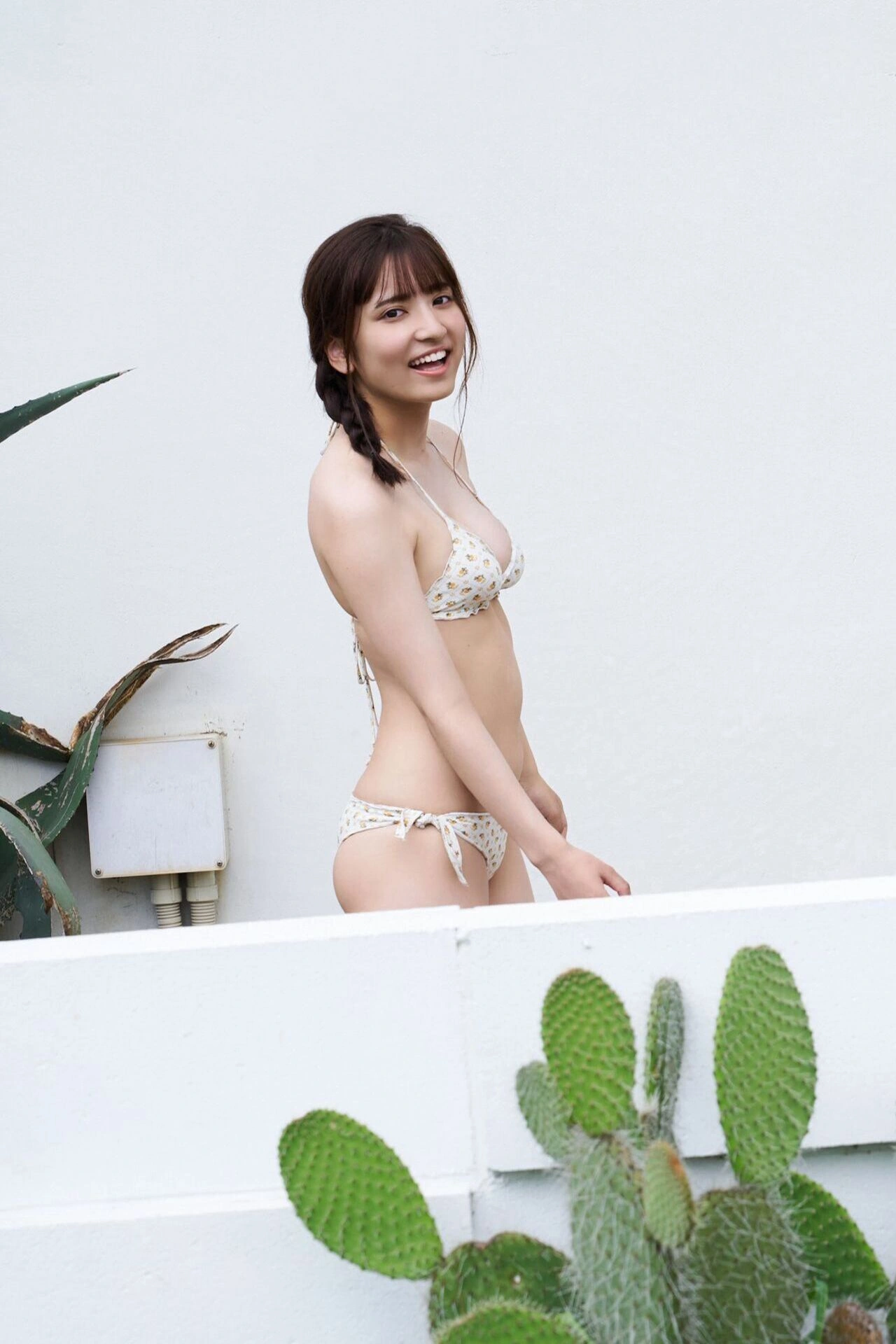 都丸紗也華＆亜華梨, FLASHデジタルフォトブック 「奇跡の姉妹・初共演」 Set.01 - P1