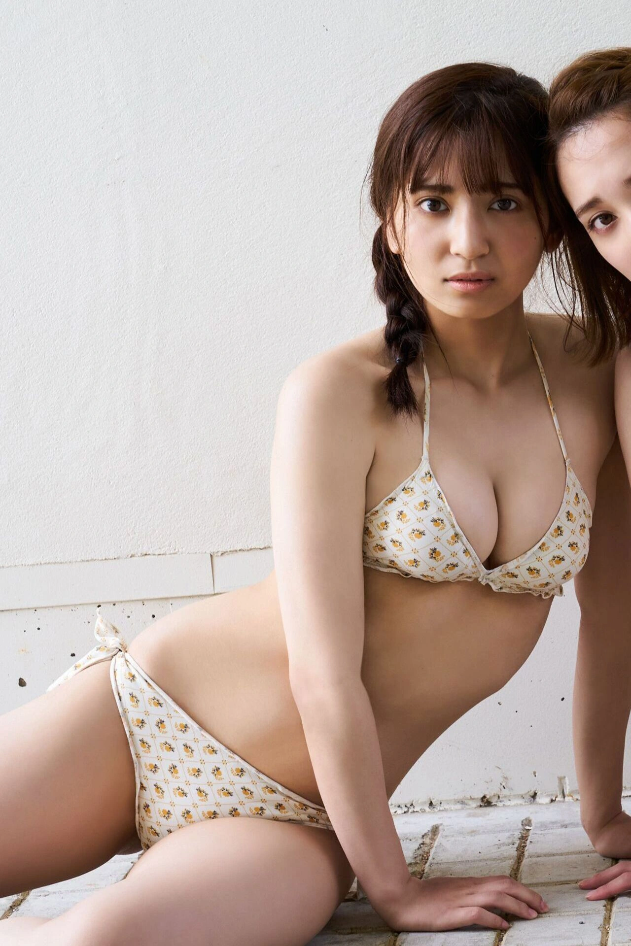 都丸紗也華＆亜華梨, FLASHデジタルフォトブック 「奇跡の姉妹・初共演」 Set.01 - P35
