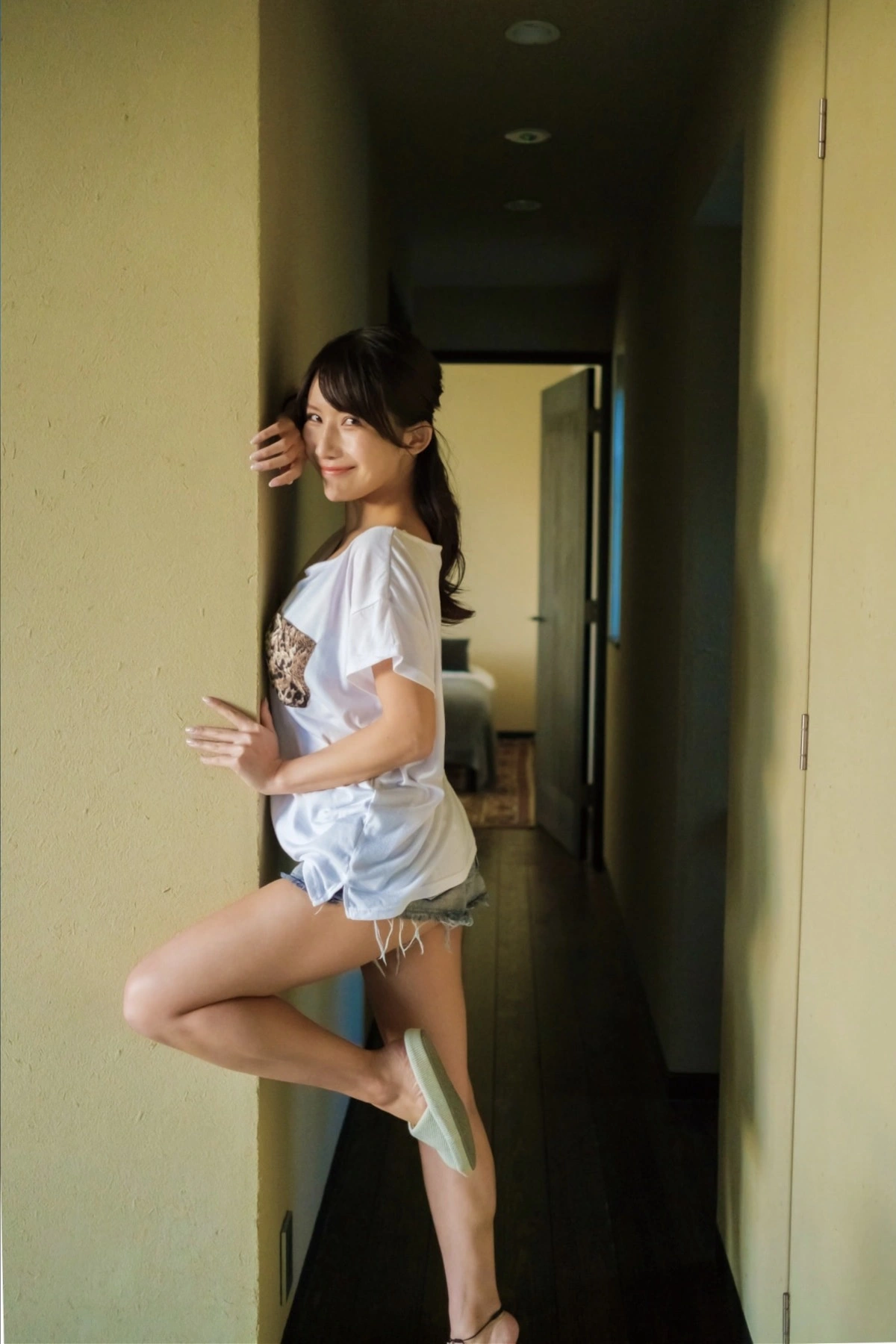 Arisa Kotoi 琴井ありさ, デジタル写真集 『琴井に恋と _ 真紅と夜明けの完全版』 Set.01 - P32