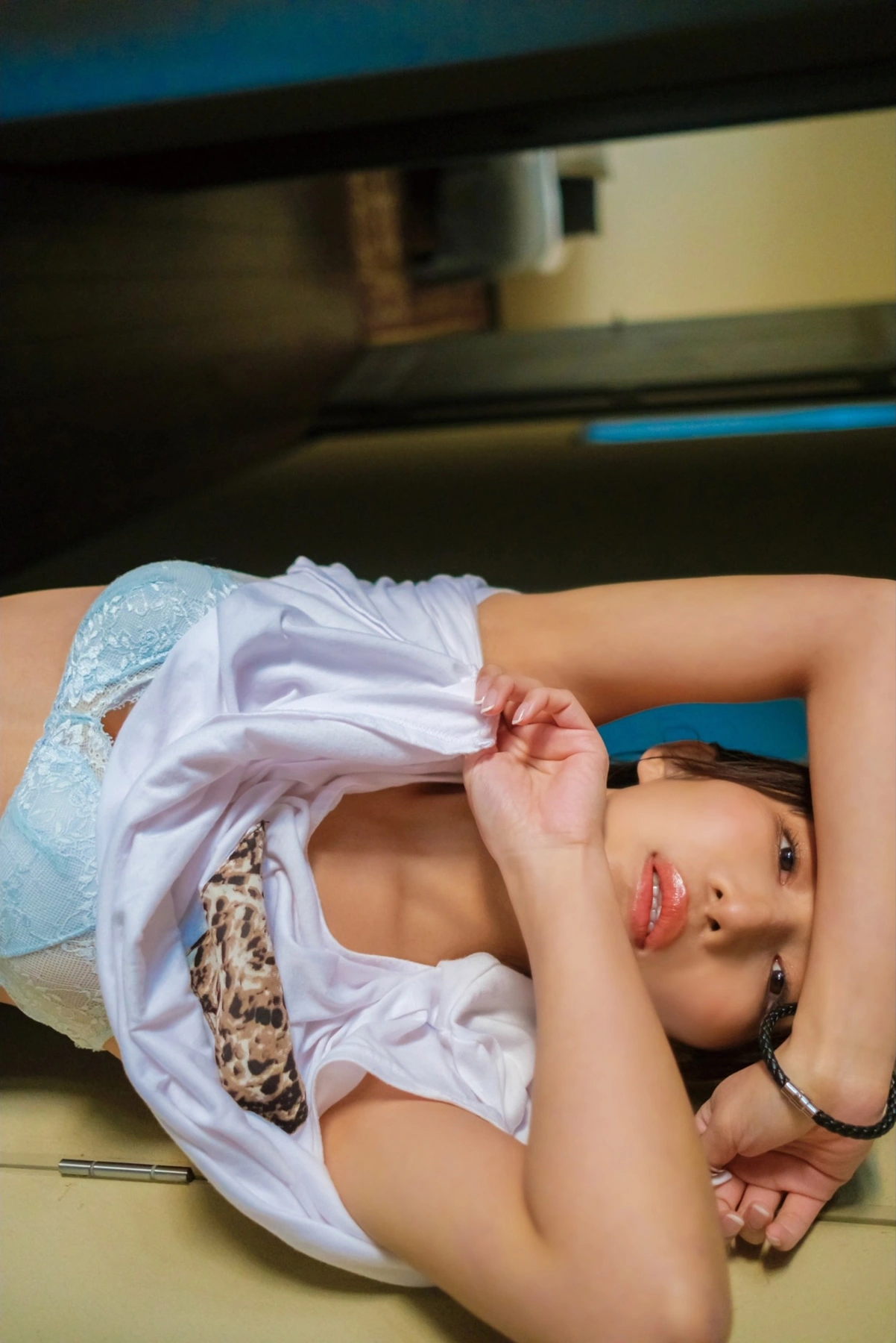 Arisa Kotoi 琴井ありさ, デジタル写真集 『琴井に恋と _ 真紅と夜明けの完全版』 Set.01 - P33