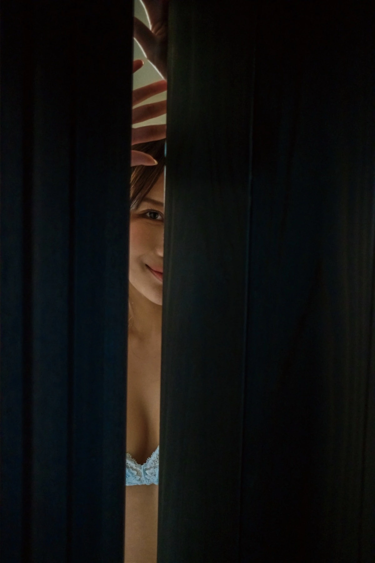 Arisa Kotoi 琴井ありさ, デジタル写真集 『琴井に恋と _ 真紅と夜明けの完全版』 Set.01 - P43