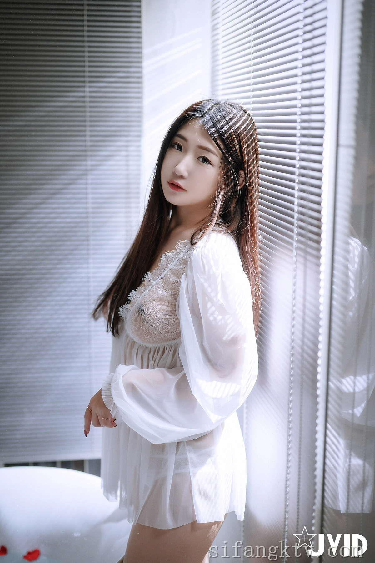 JVID 肉包Mini – 用玫瑰成功征服可爱肉包的肉体-热爱 Set.04 - P18