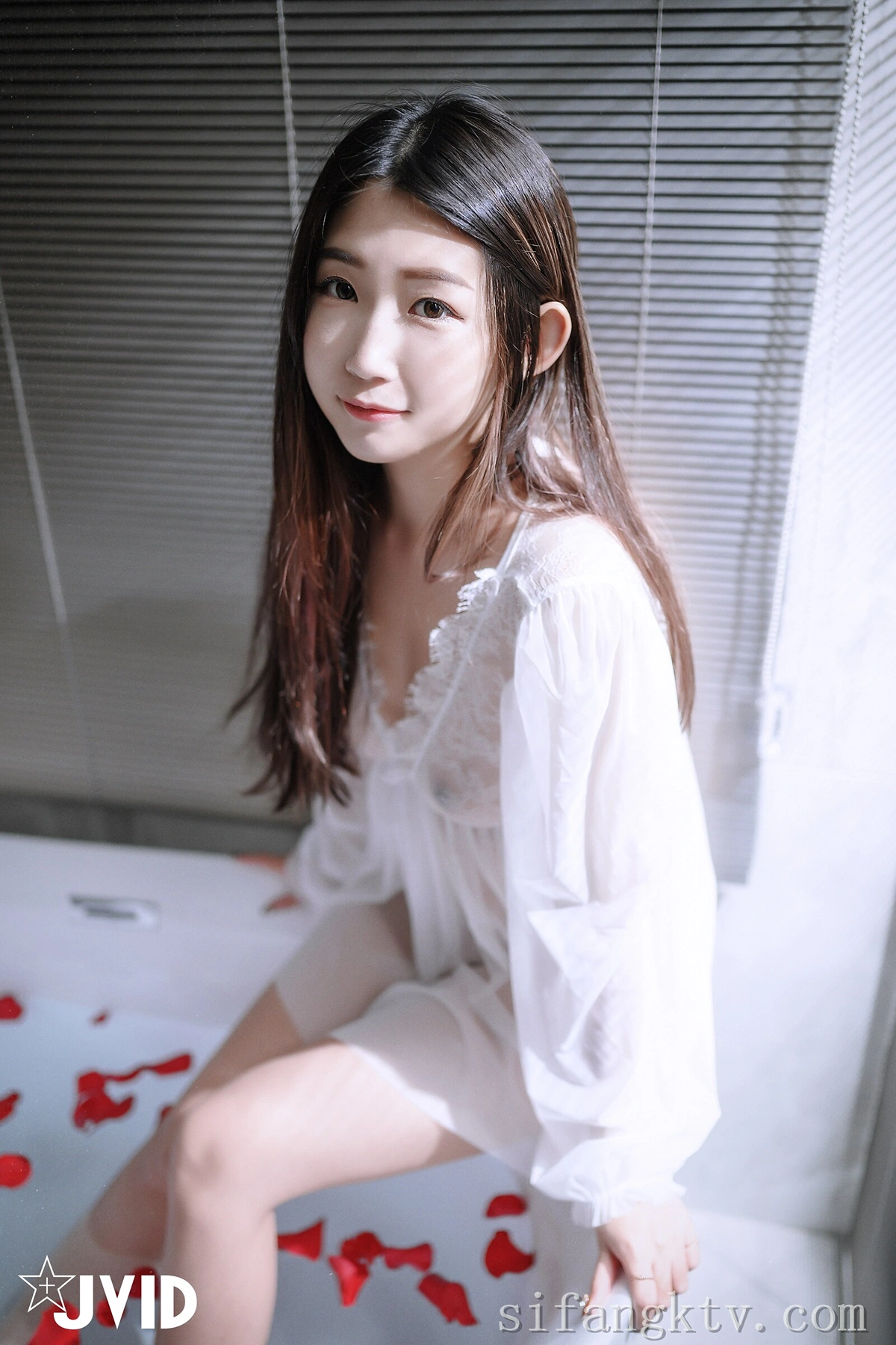 JVID 肉包Mini – 用玫瑰成功征服可爱肉包的肉体-热爱 Set.04 - P25