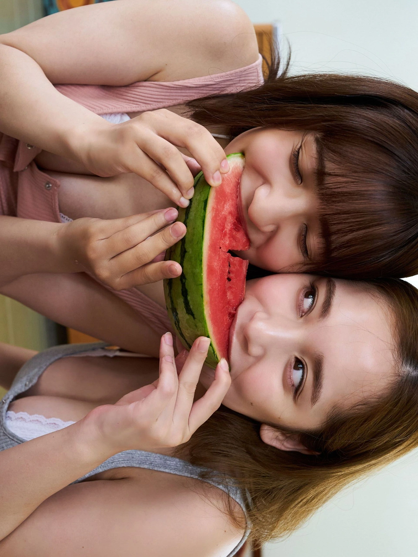 都丸紗也華＆亜華梨, FLASHデジタルフォトブック 「奇跡の姉妹・初共演」 Set.04 - P7