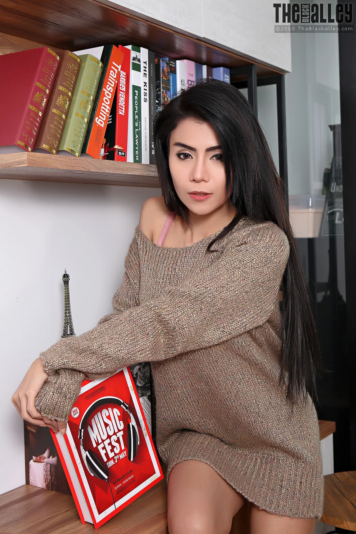 Aliyah The Black Alley Photobook Set.04 - P5