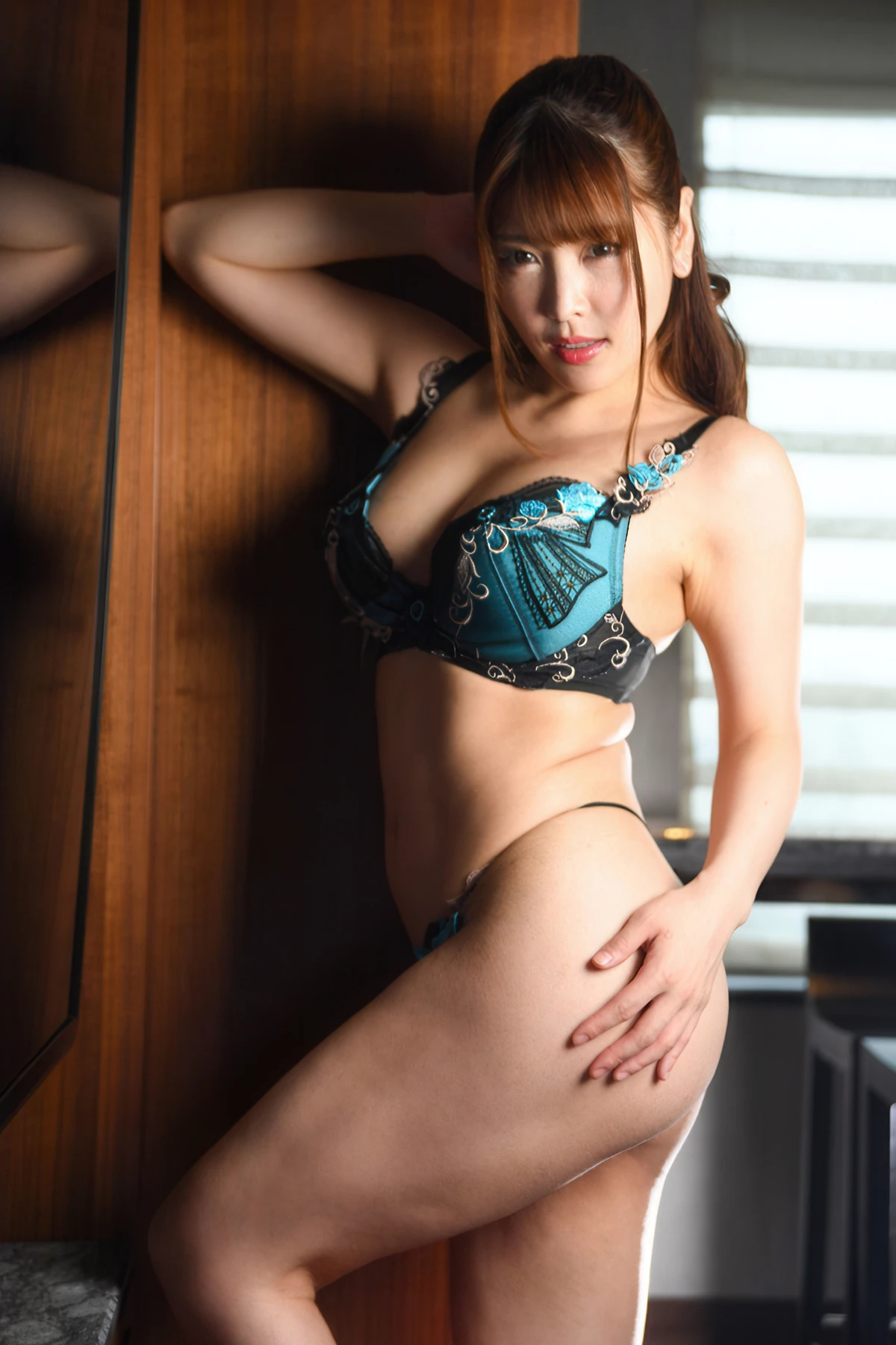 Akari Niimura 新村あかり, Prestige 写真集 「神熱」 Set.01 - P19