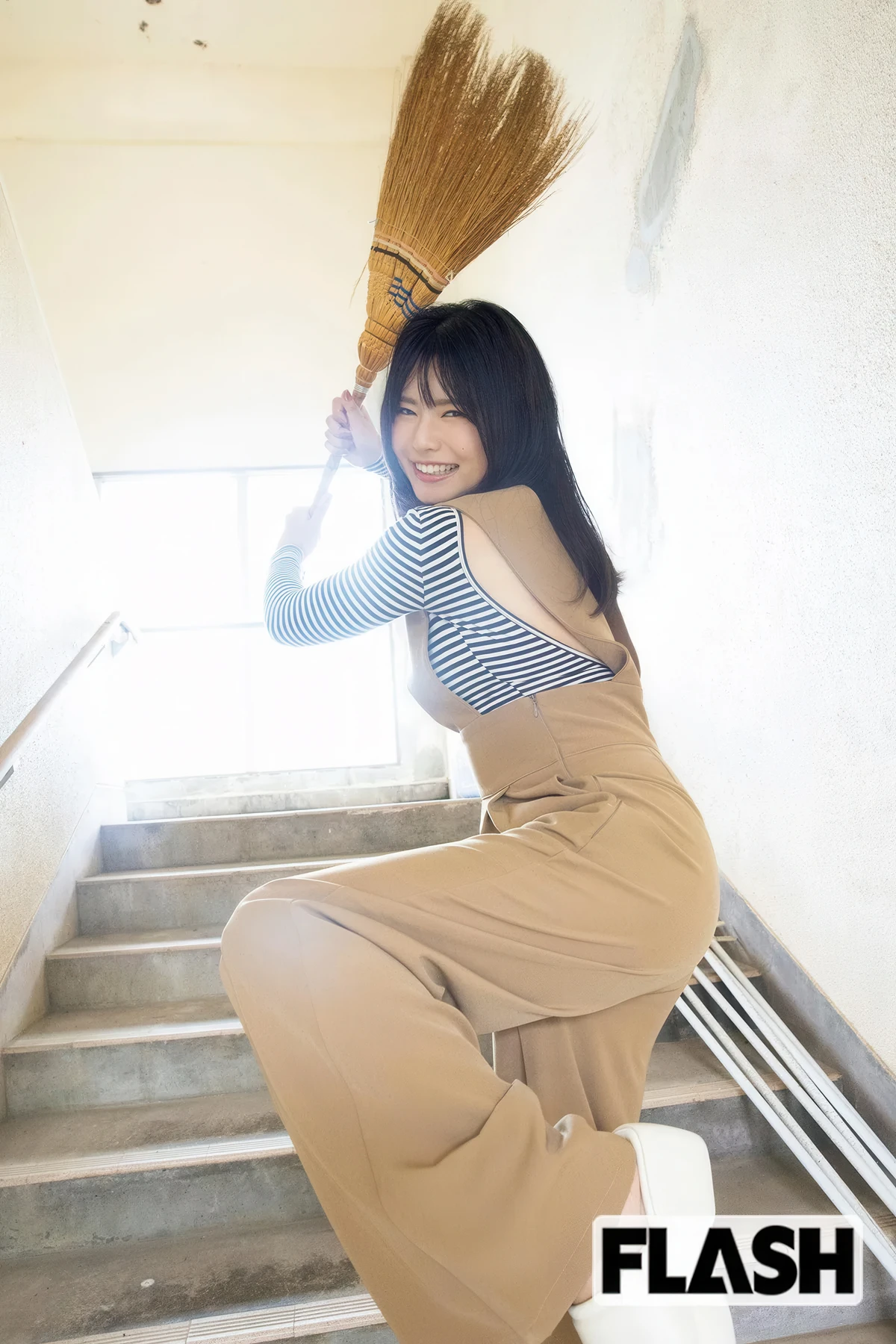 Nanami Miyakoshi 宮越虹海, FLASH 2025.12.30 (フラッシュ 2025年12月30日号) - P11