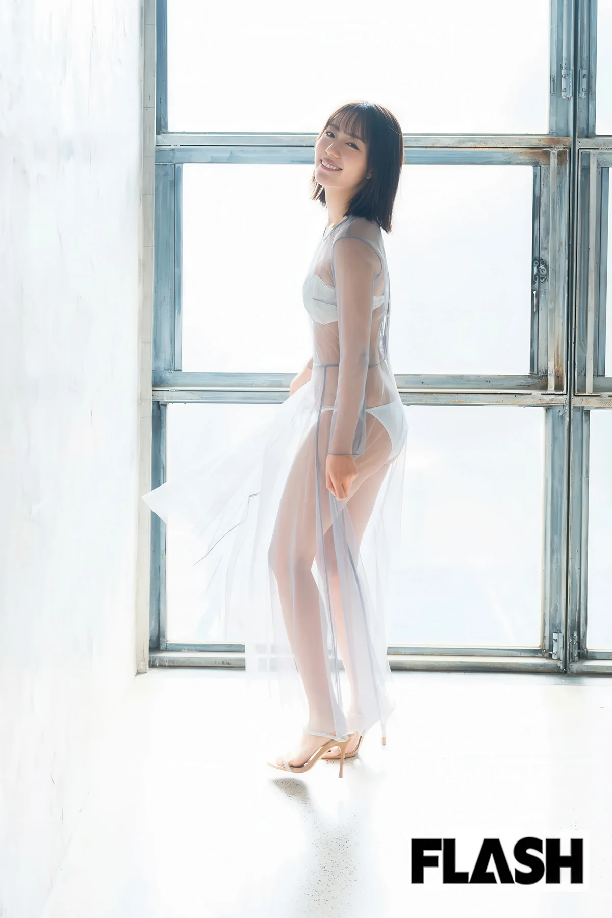 Honoka ほのか, Miki Ide 井手美希, FLASH 2026.01.06-13 (フラッシュ 2026年01月06-13日号) - P22