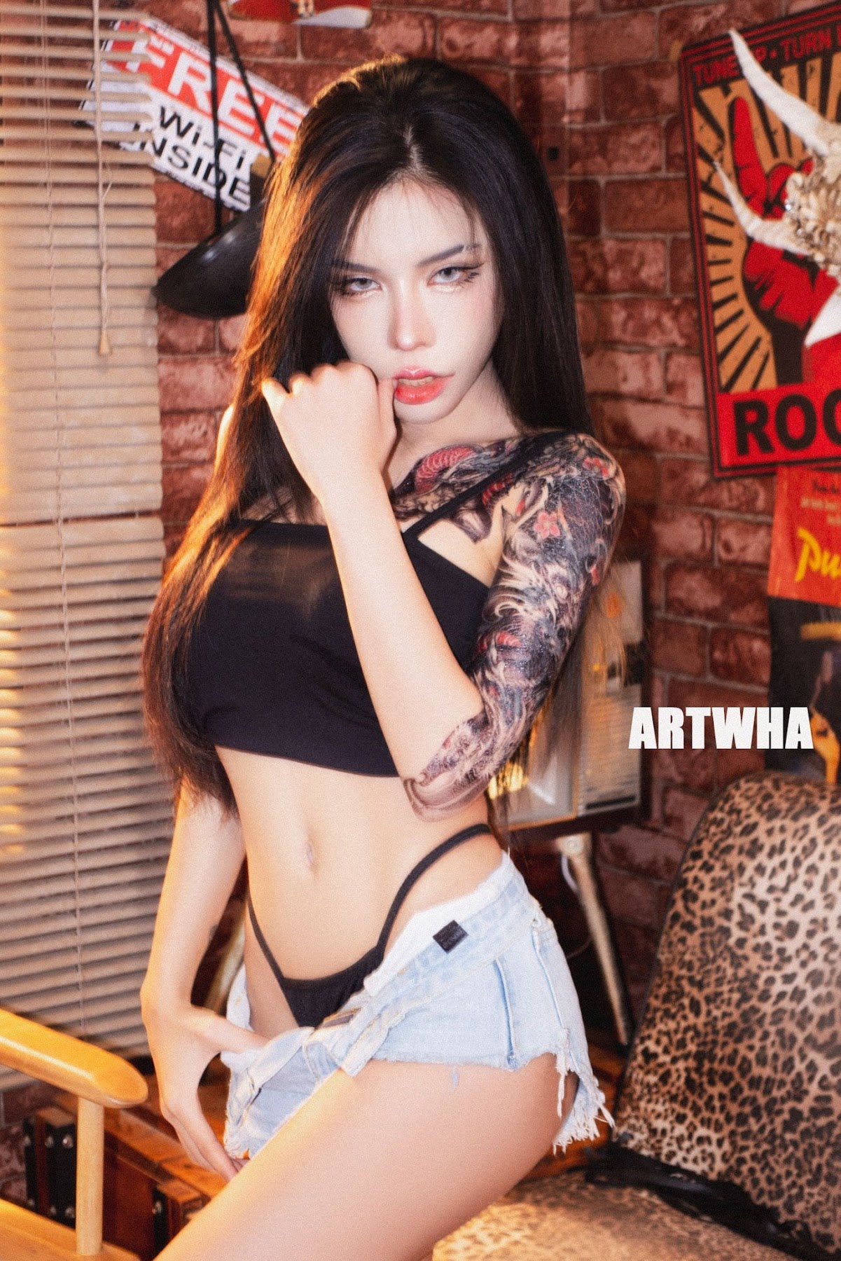 Artwha Desu – Photos P18 - P146