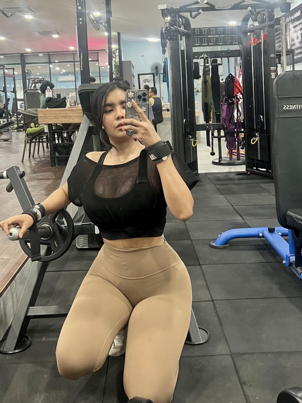 Yanisa Samohom P3 - P175