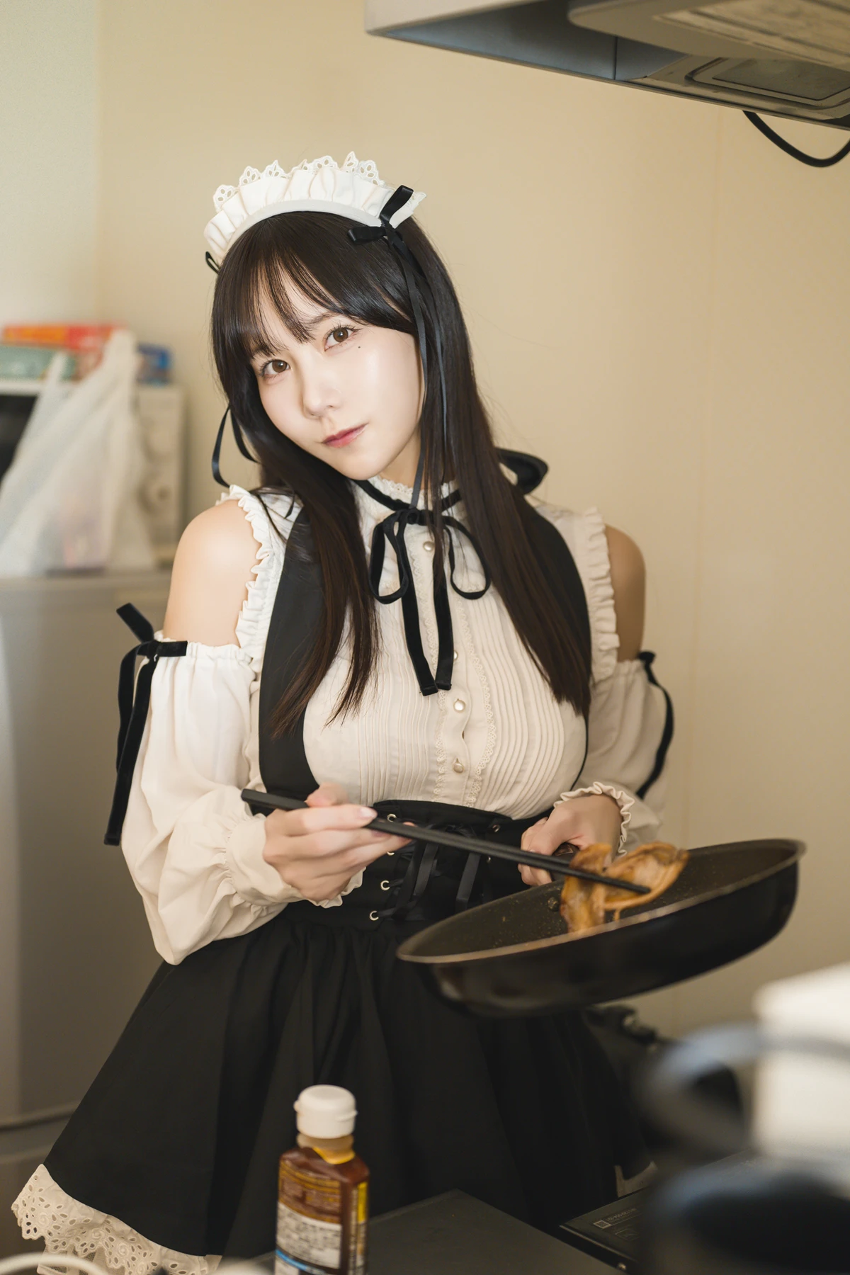 Kenken けんけん, 写真集 「推し型メイドロイドとしたいこと」 Set.03 - P25