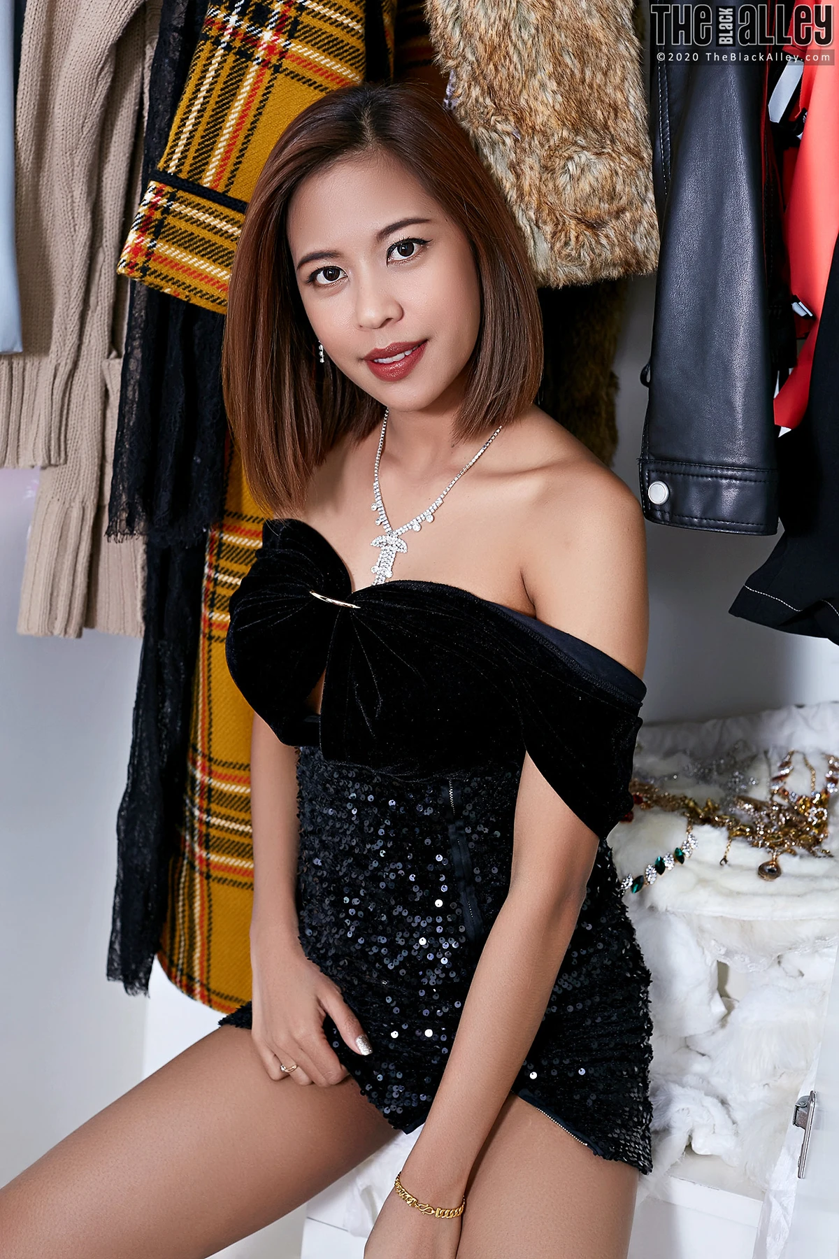 Linda – The Black Alley Photobook Set.39 - P3