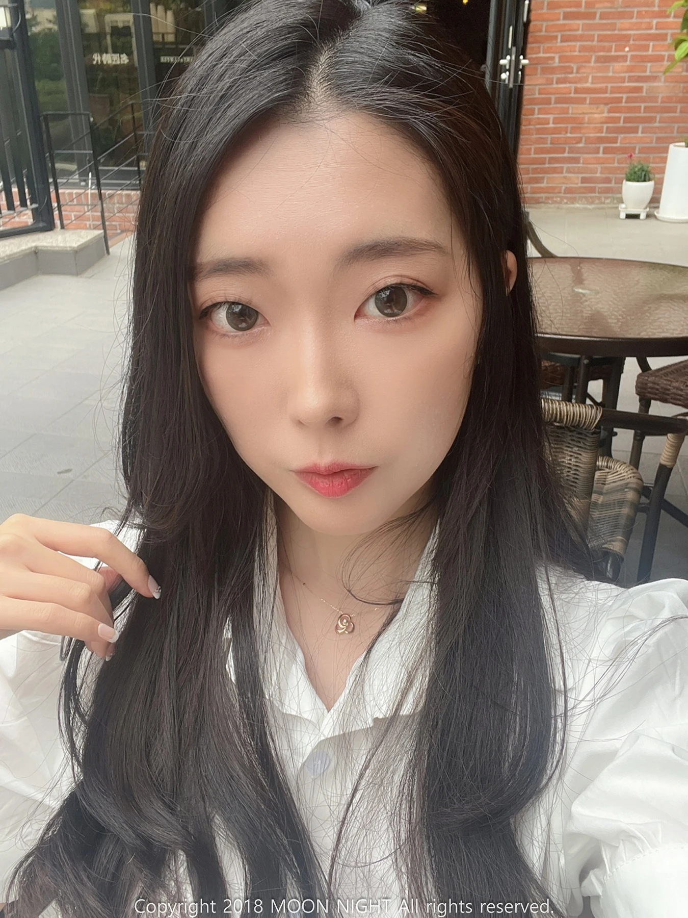 Mona 모나, Moon Night Snap 「Mona Has a Pretty Body」 - P1