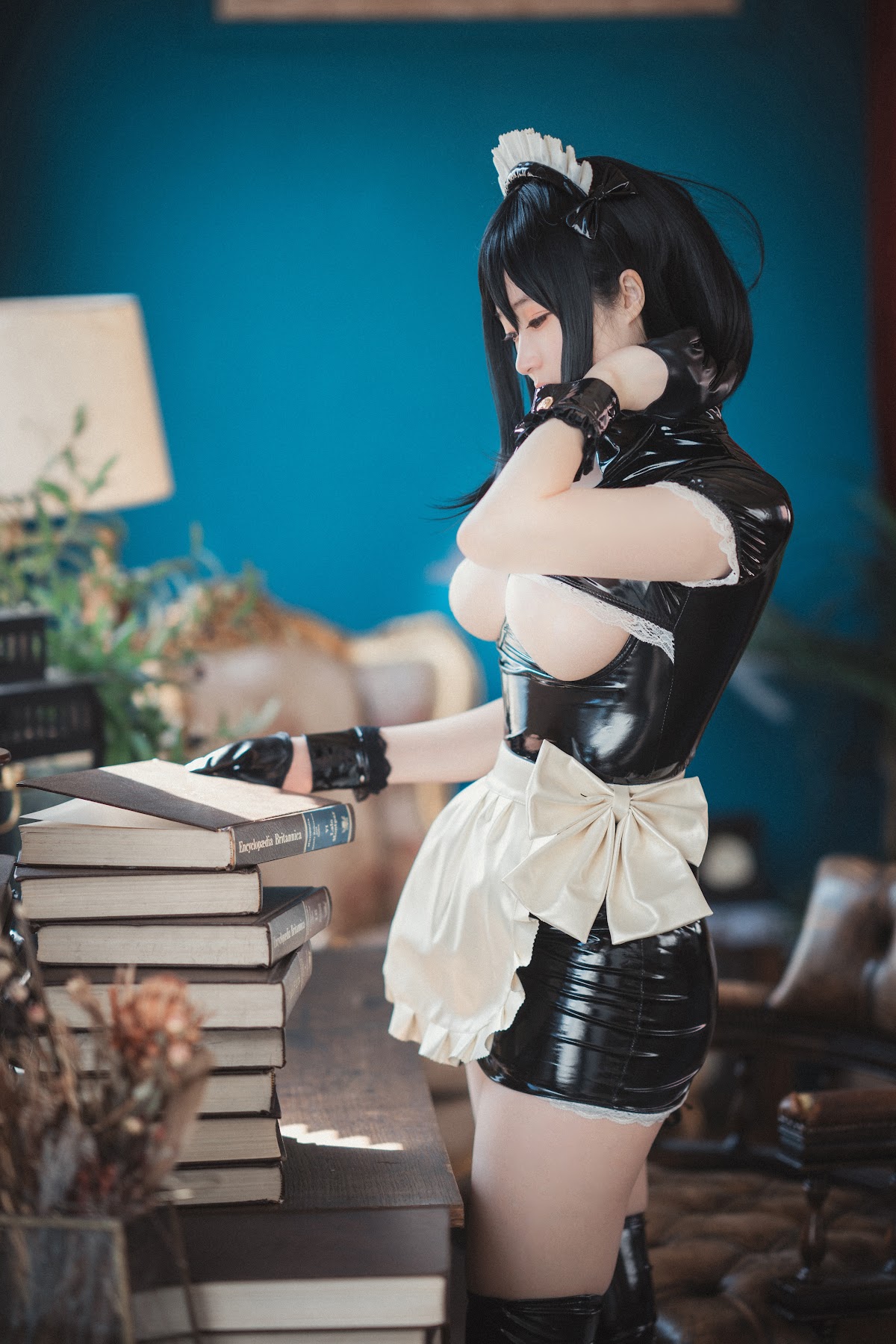 DJAWA Photo – Bambi (밤비) – Femme de Chambre en Latex - P15