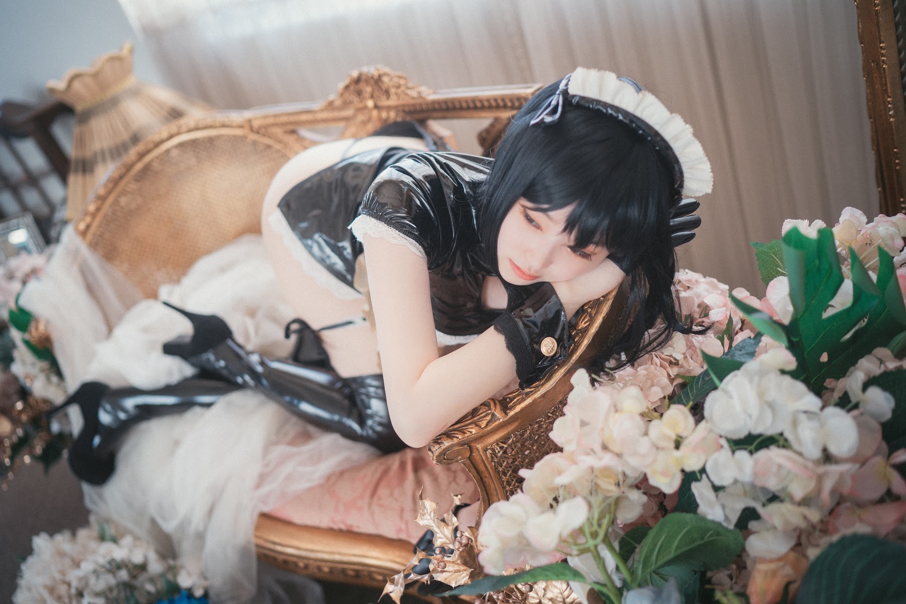 DJAWA Photo – Bambi (밤비) – Femme de Chambre en Latex - P46