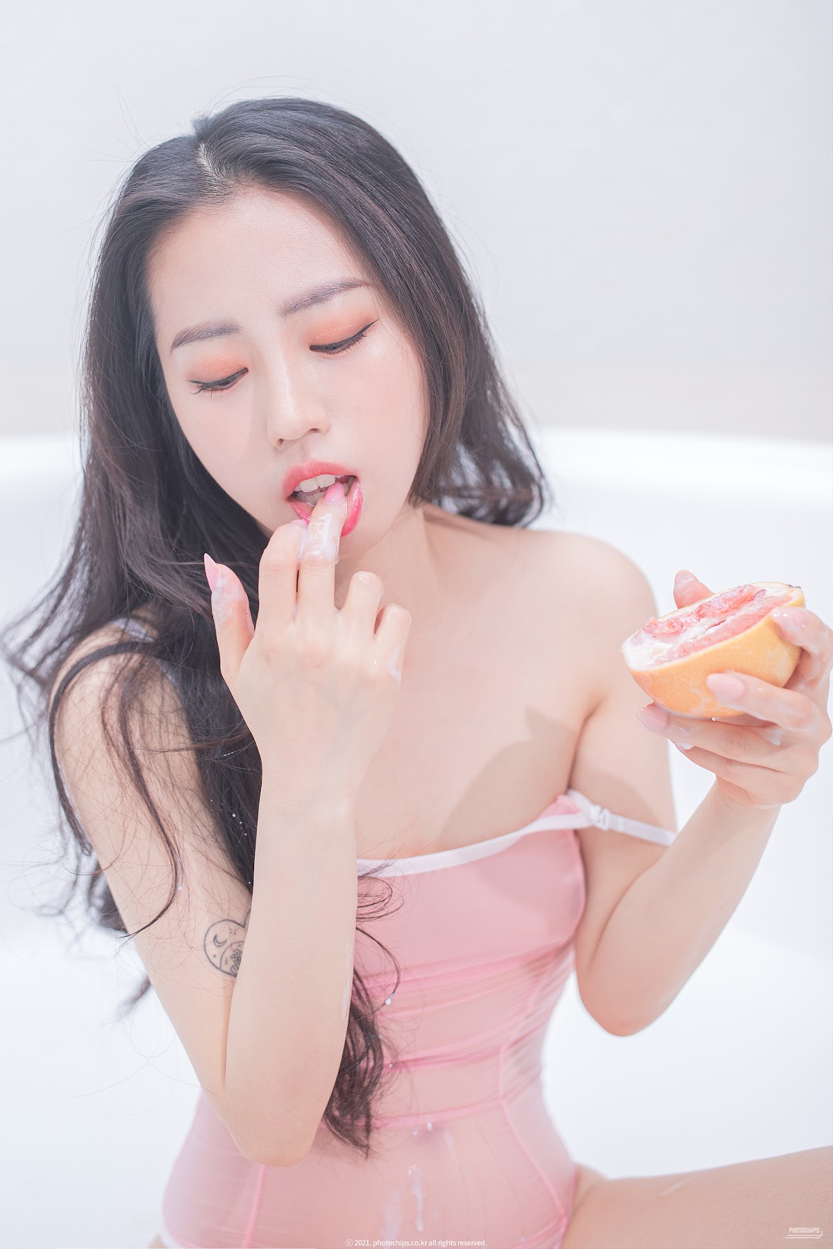 Photochips Vol.96 No.10 – Dami (퀸다미) - P22