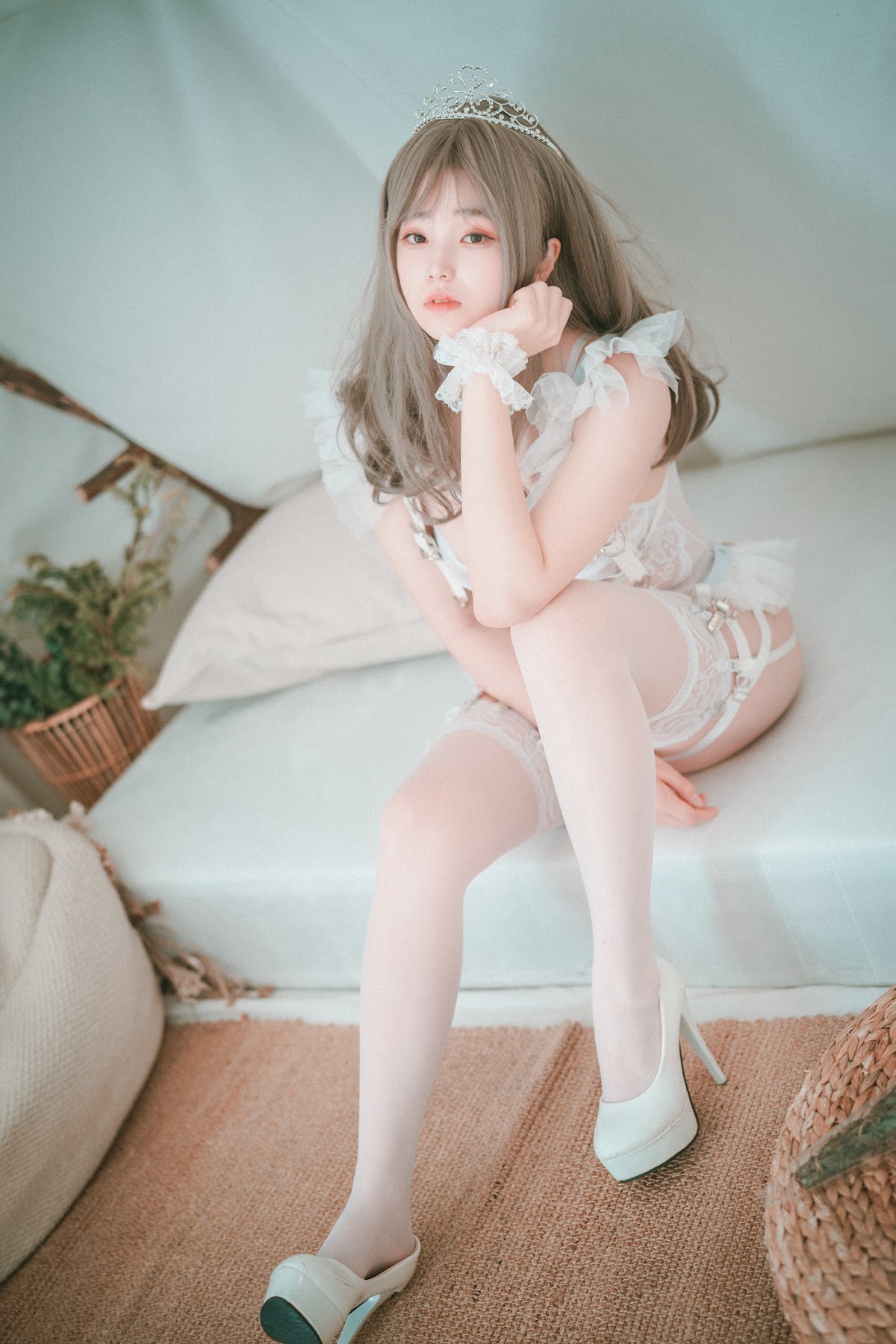 DJAWA Photo – Bambi (밤비) – Reine de Blanc (B-side) - P22