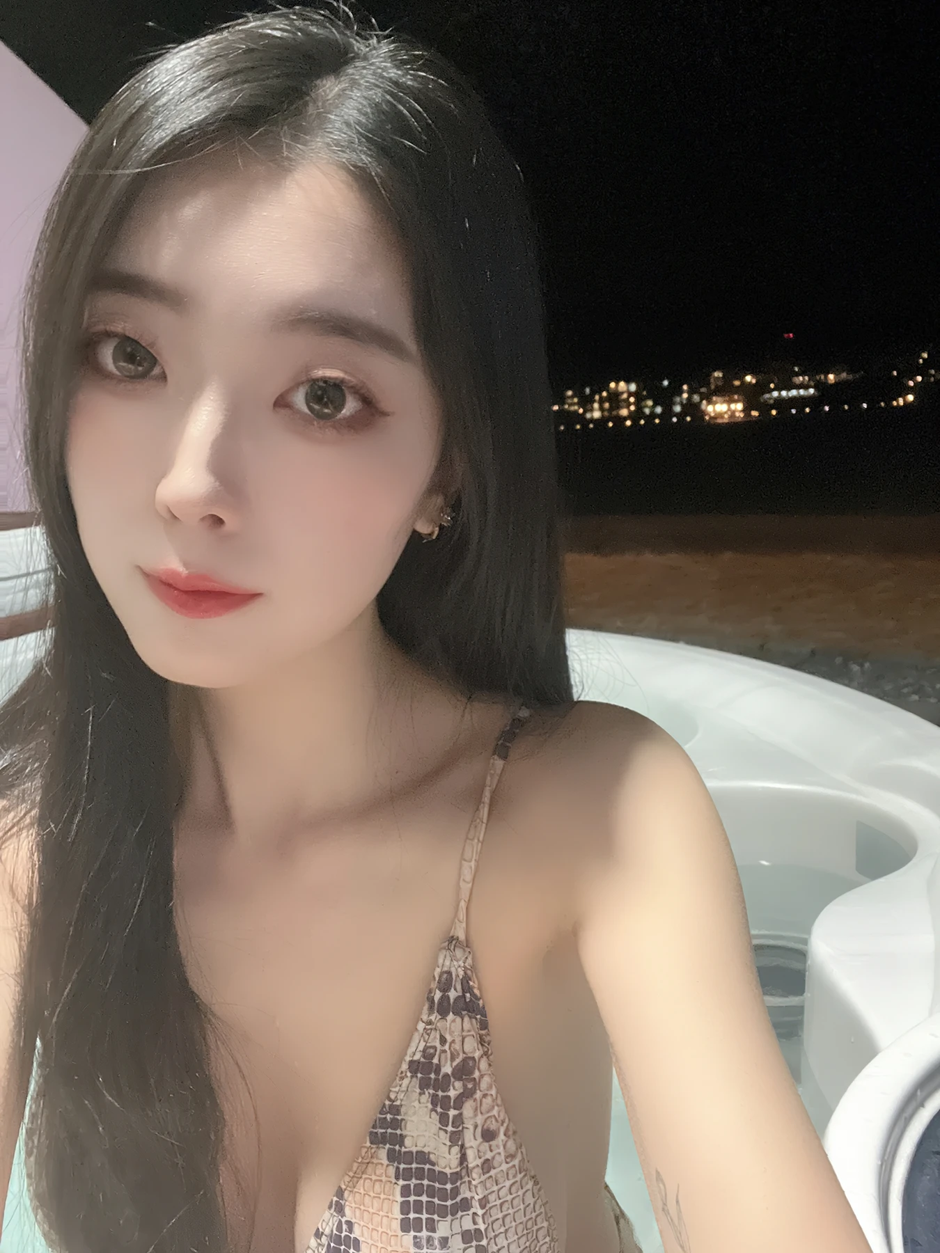 Mona 모나, Jucy 쥬시, Moon Night Snap 「EroEro Travel」 - P27