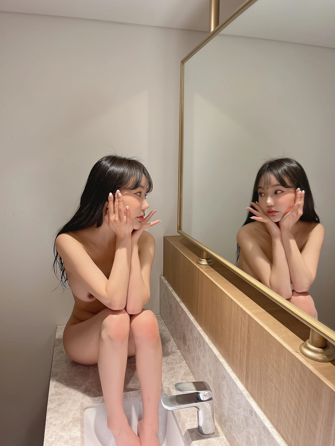 Mona 모나, Jucy 쥬시, Moon Night Snap 「EroEro Travel」 - P43