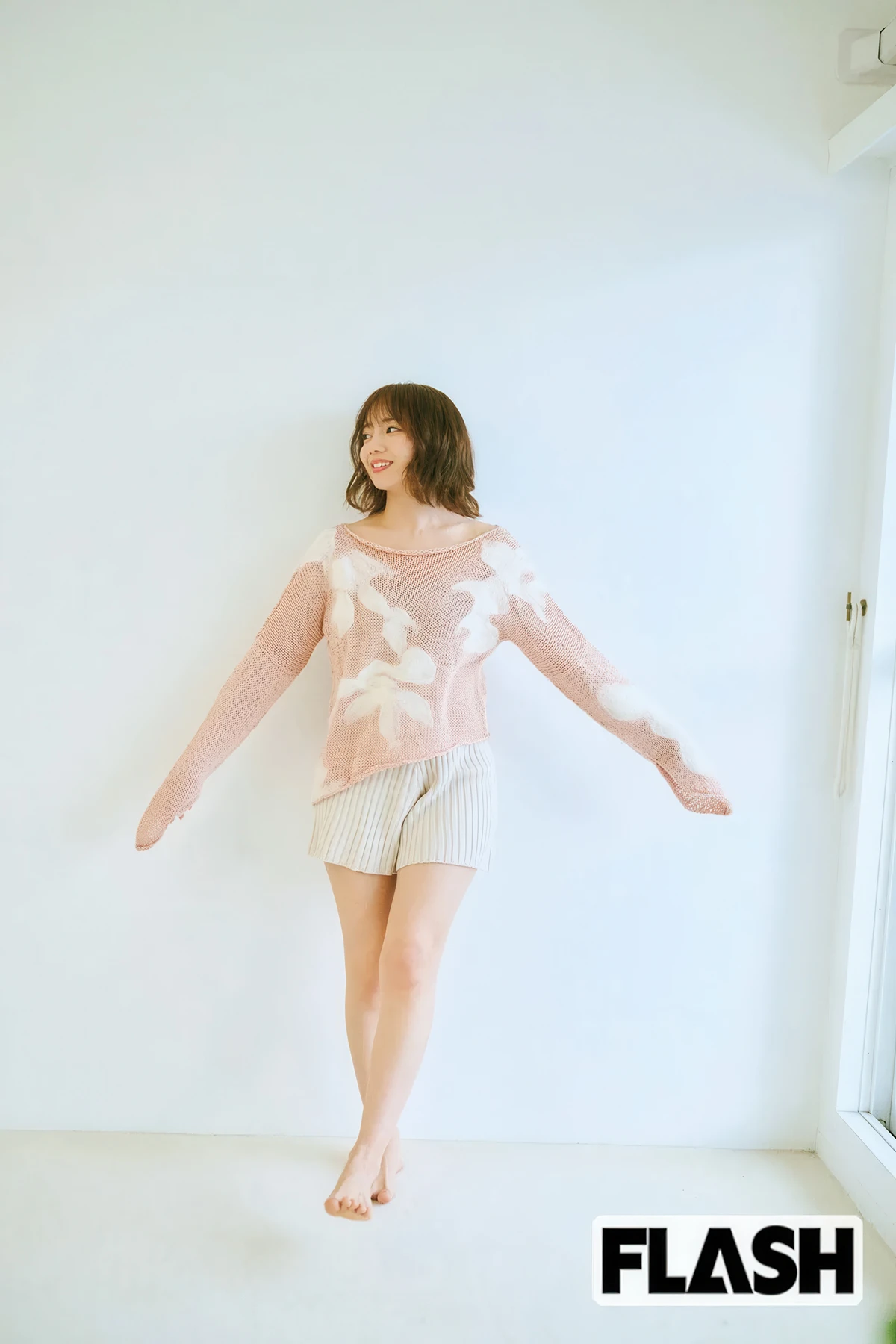 Kyoko Saito 齊藤京子, FLASH 2026.02.03 (フラッシュ 2026年02月03日号) - P13