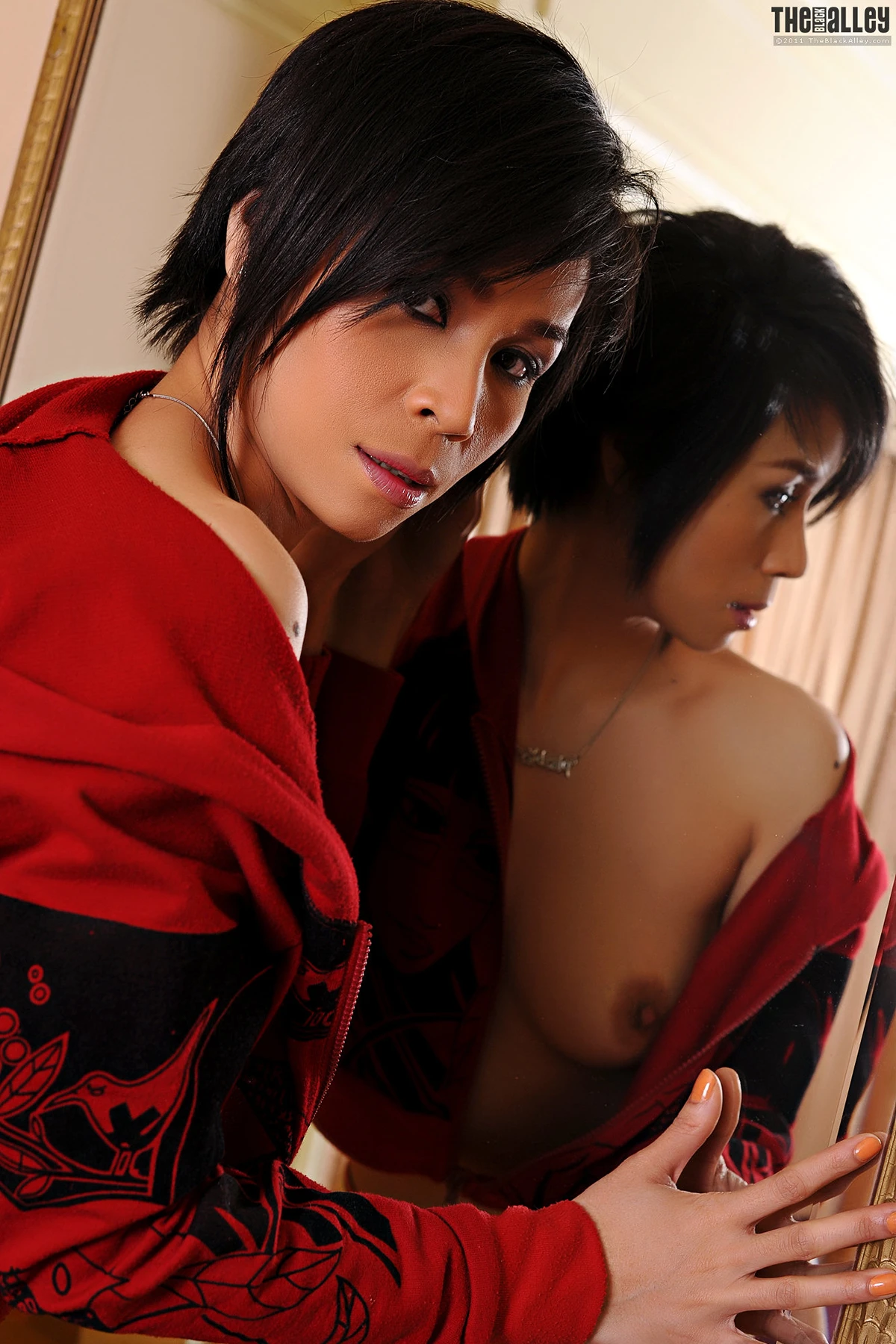 Julie Zhang – The Black Alley Photobook Set.02 - P31