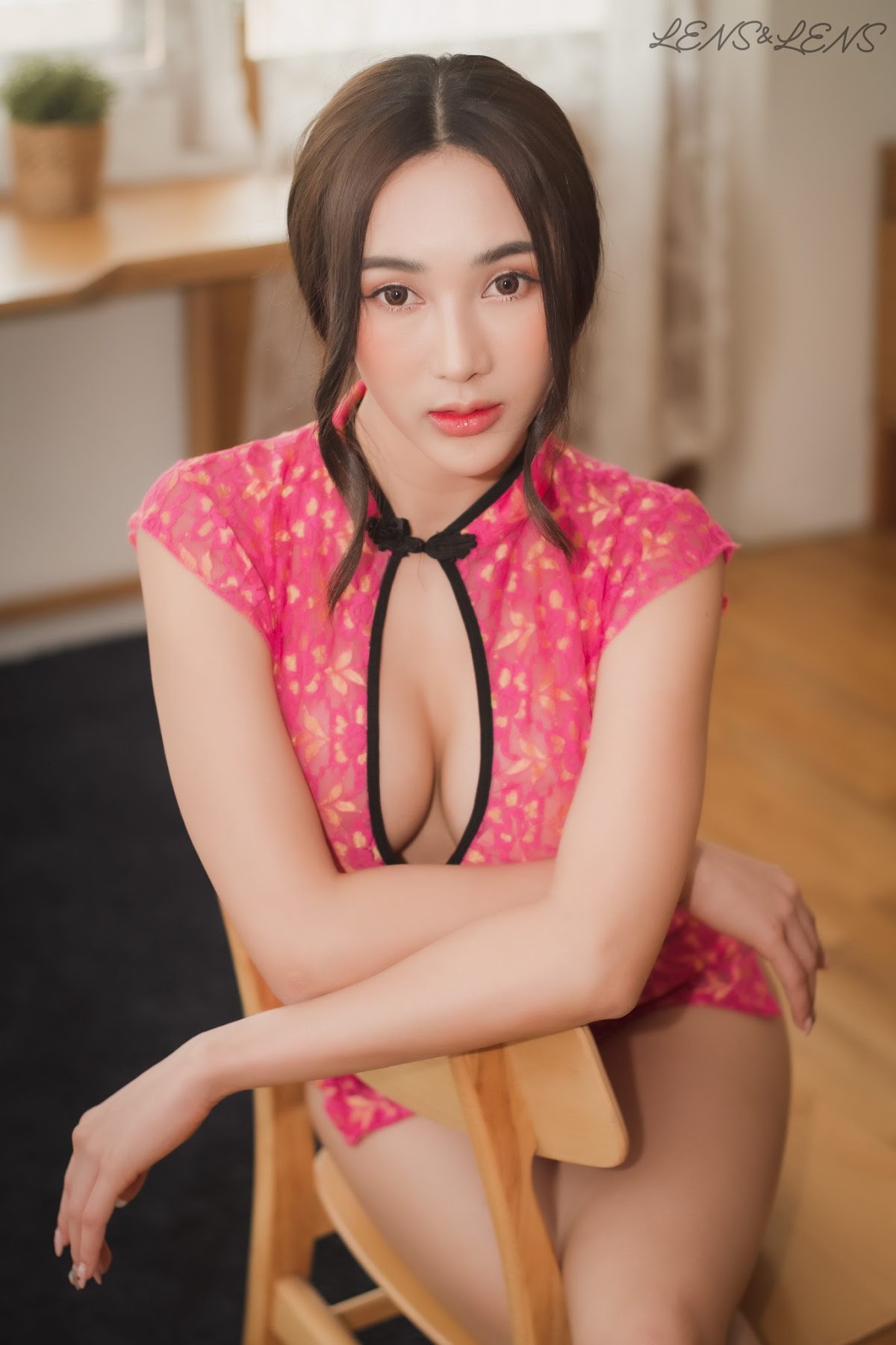 LENS LENS Photography P1 - P100