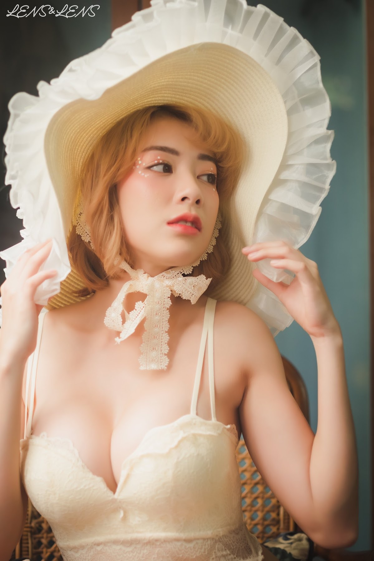 LENS LENS Photography P1 - P179