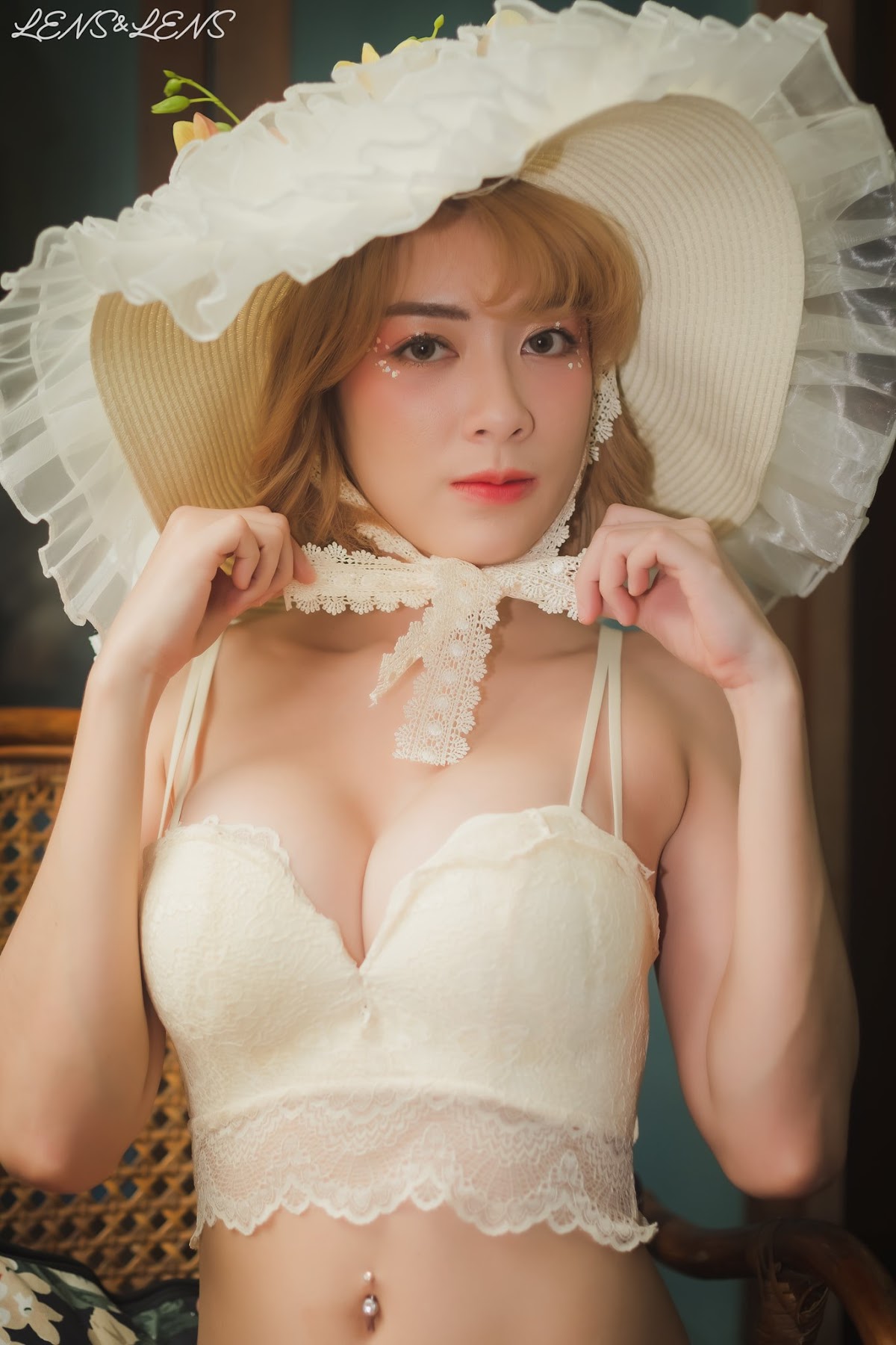 LENS LENS Photography P1 - P180