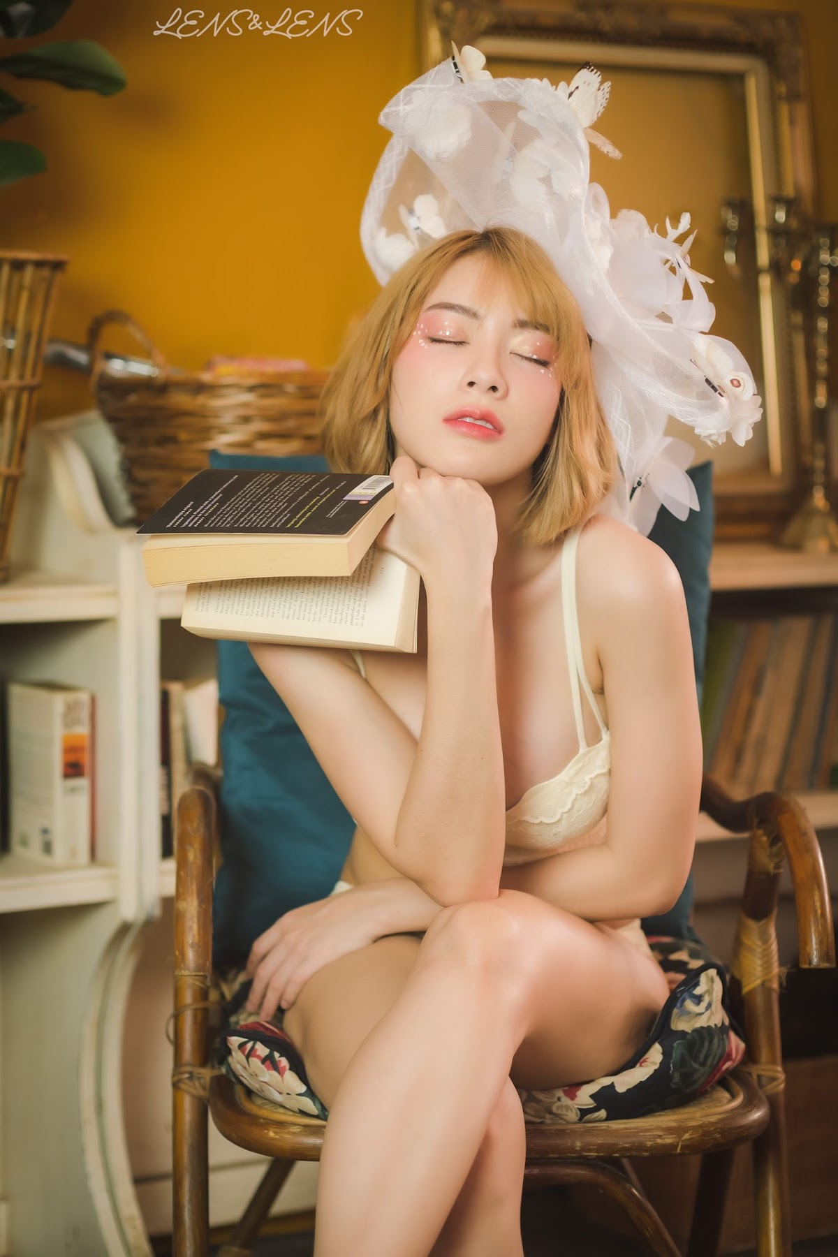 LENS LENS Photography P1 - P181