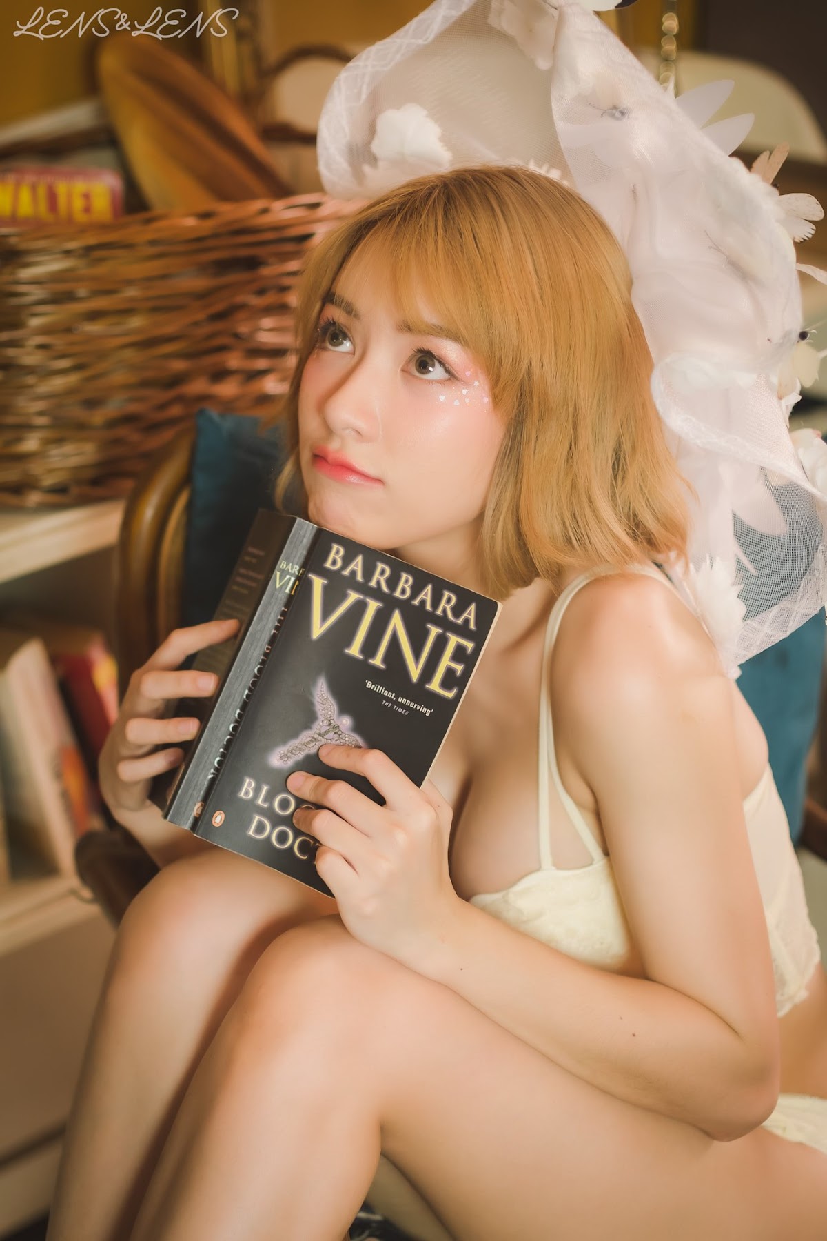 LENS LENS Photography P1 - P182