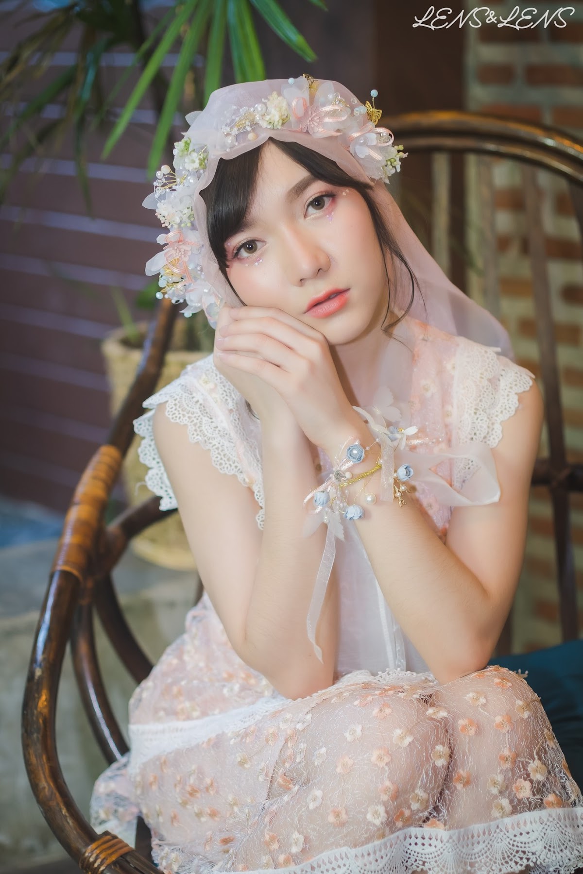 LENS LENS Photography P1 - P186