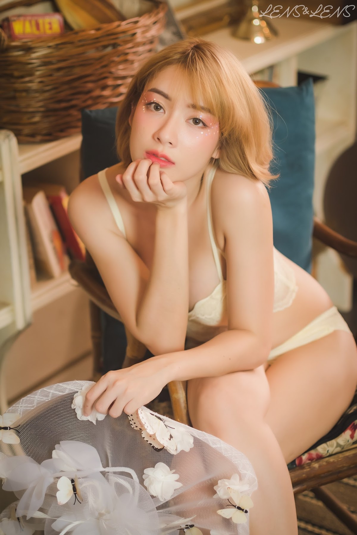 LENS LENS Photography P1 - P190