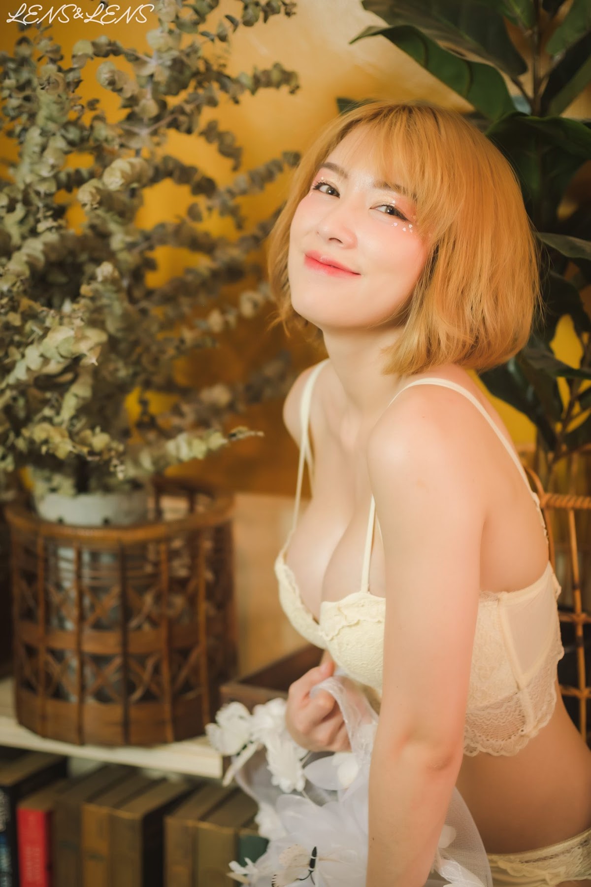 LENS LENS Photography P1 - P198