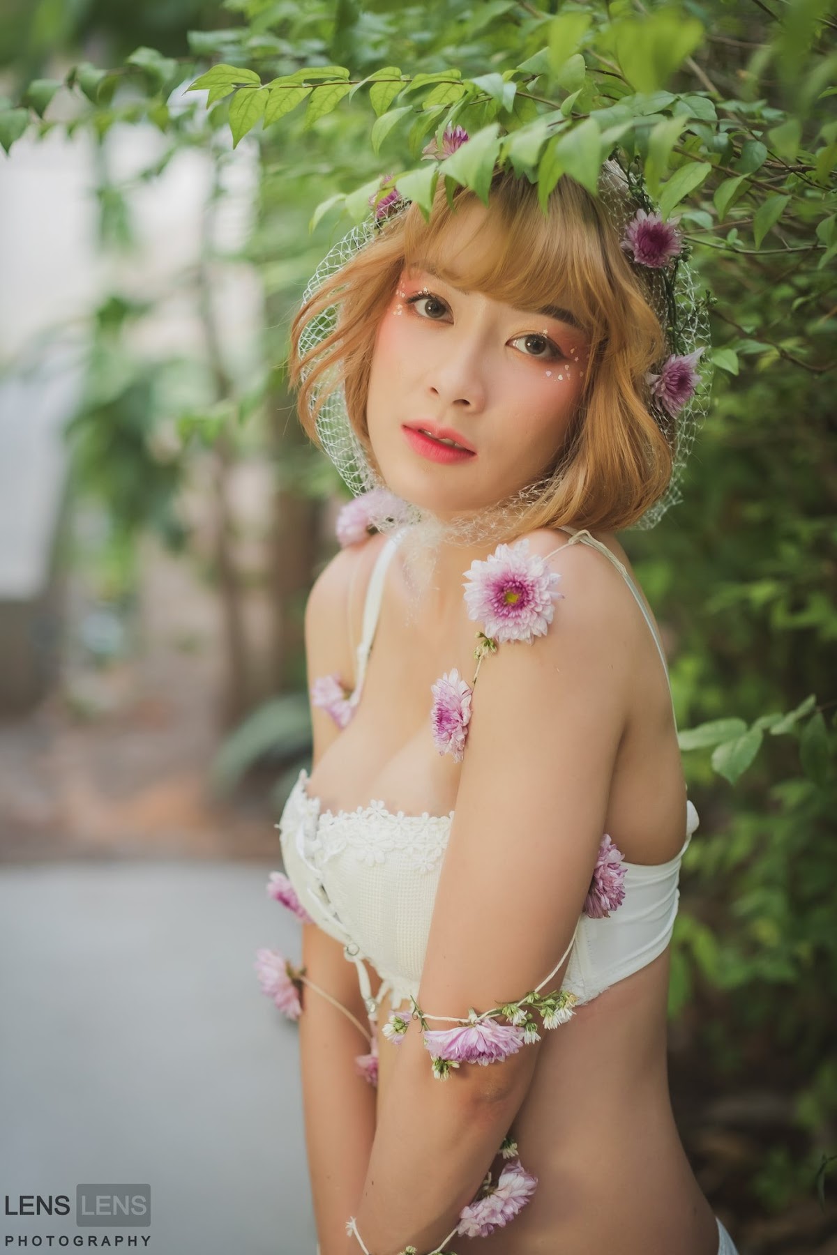 LENS LENS Photography P1 - P214