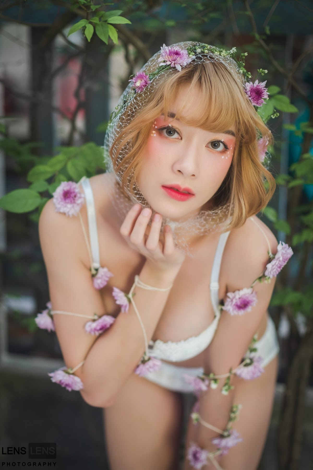 LENS LENS Photography P1 - P215