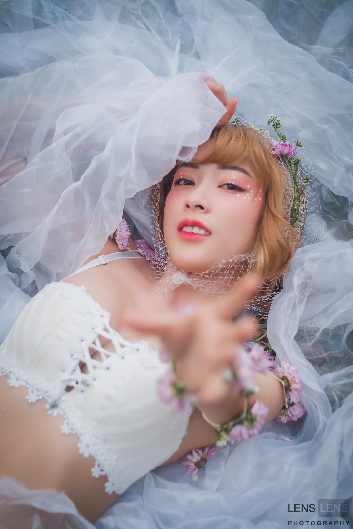 LENS LENS Photography P2 - P28