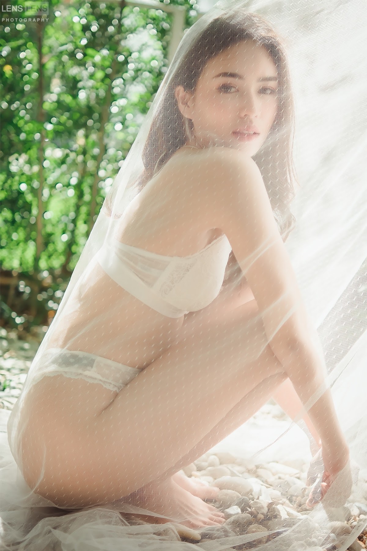 LENS LENS Photography P2 - P60