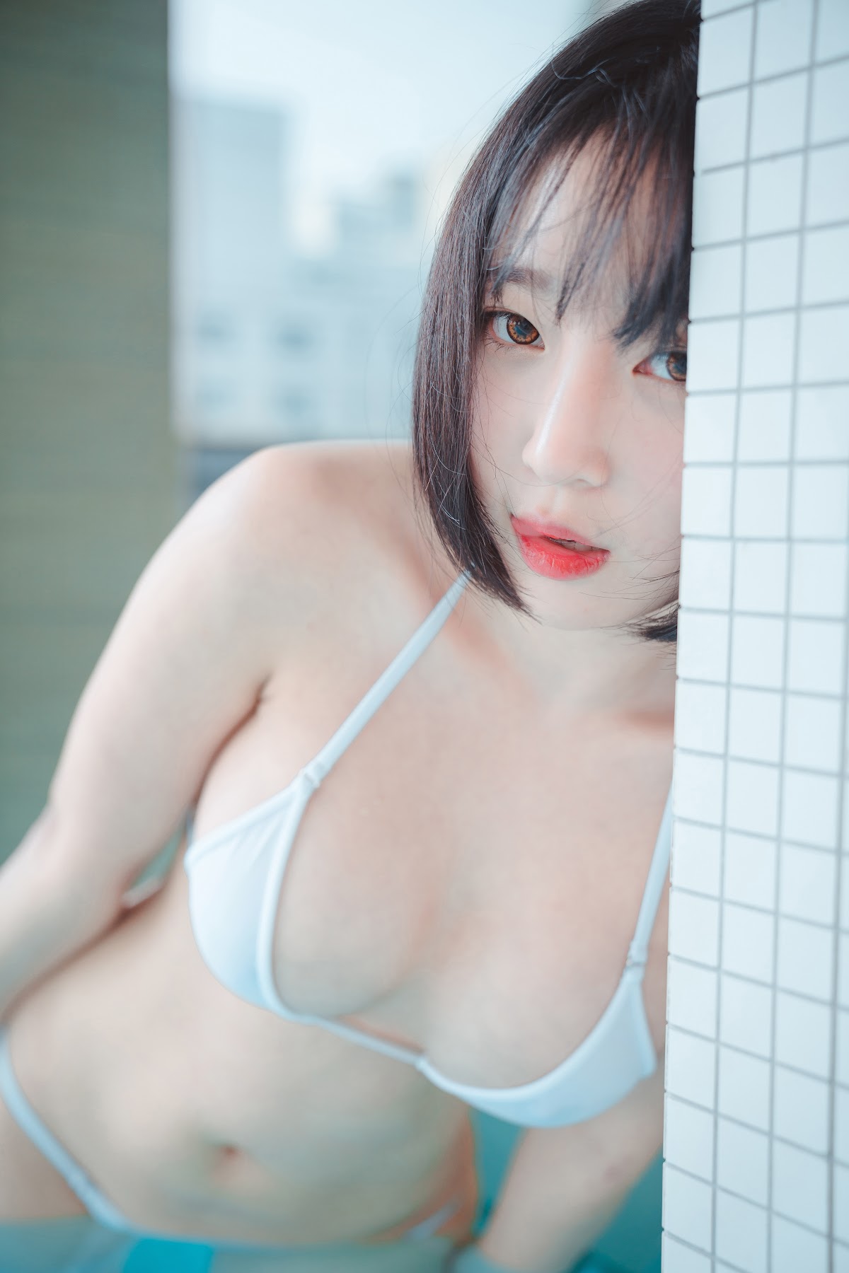 DJAWA Photo – Kang In-kyung (강인경) – Poolside - P23
