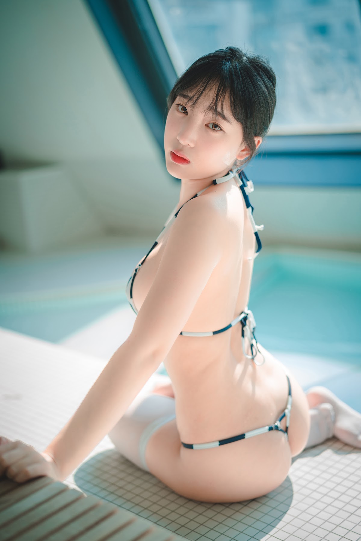 DJAWA Photo – Kang In-kyung (강인경) – Poolside - P49