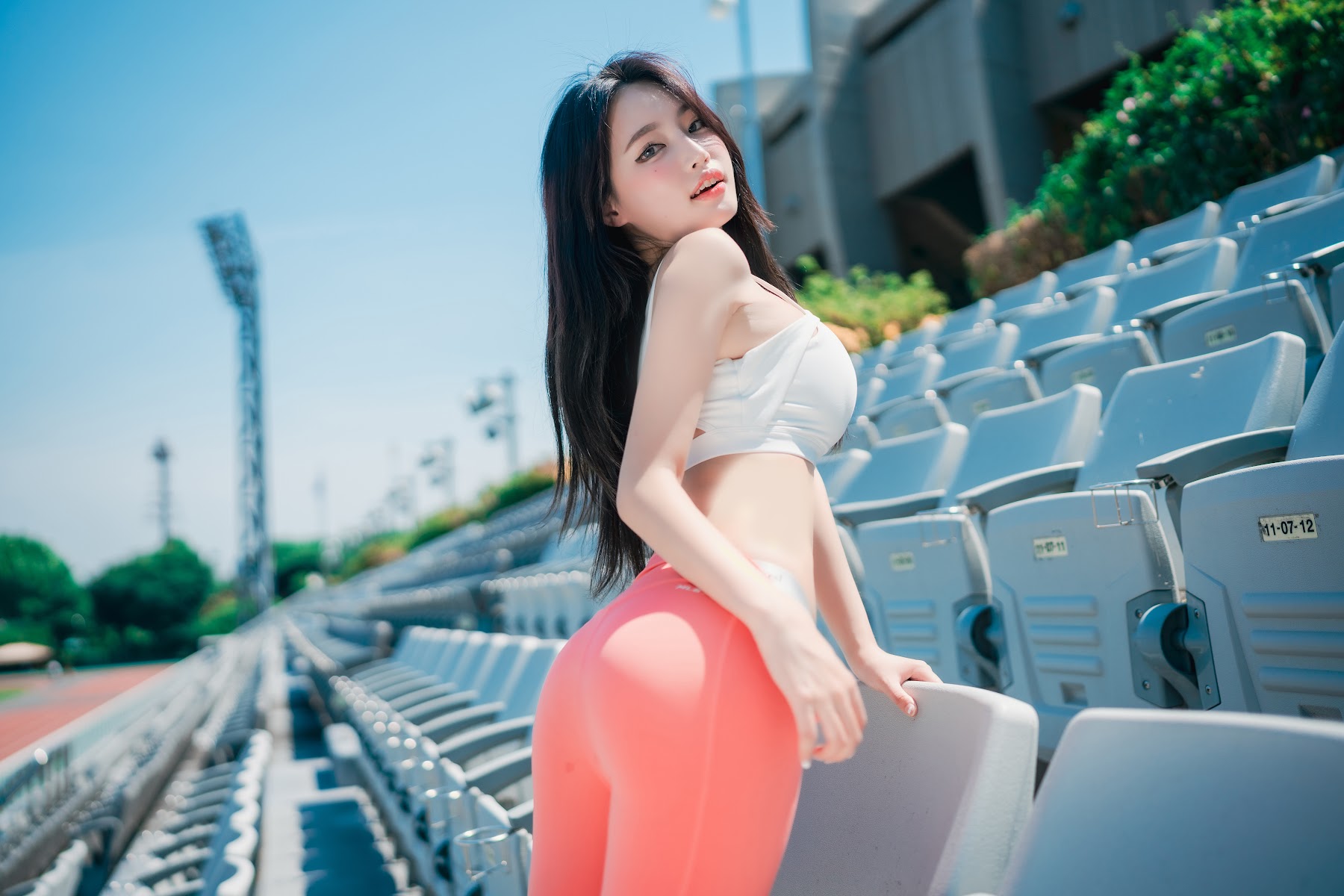 DJAWA Photo – Linda – Loose and Tight Coral + Fanta - P25