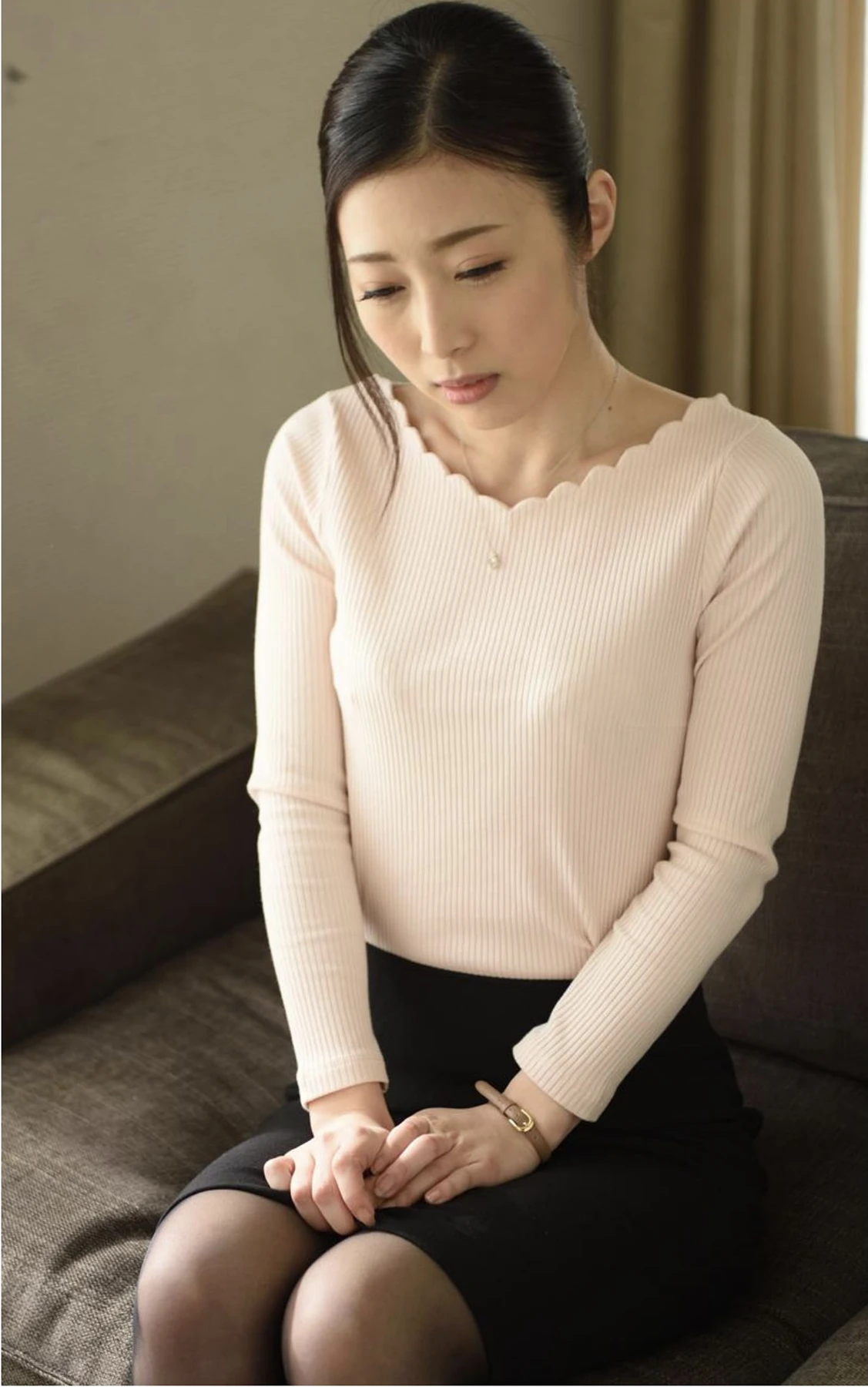 Kanna Abe 宇野栞菜, 写真集 「女教師in」 - P2
