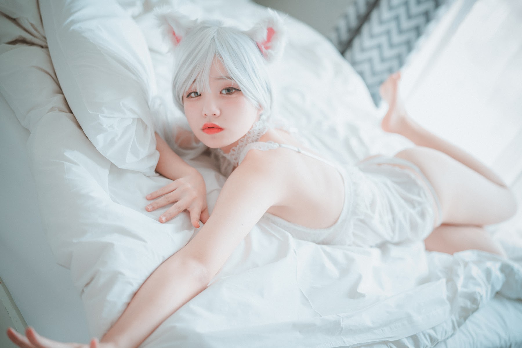 DJAWA Photo – Jeong Jenny (정제니) – Schwarz und Wei Katzenmädchen - P14