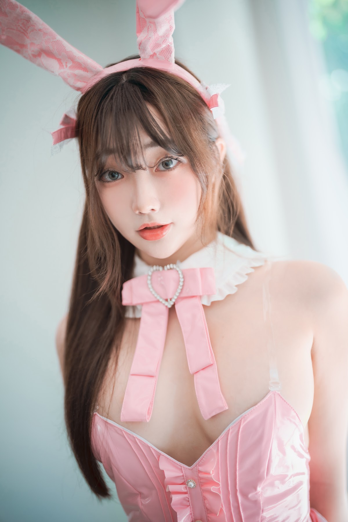DJAWA Photo – Newbom – The Year of the Pink Bunny (+S.Ver) - P11