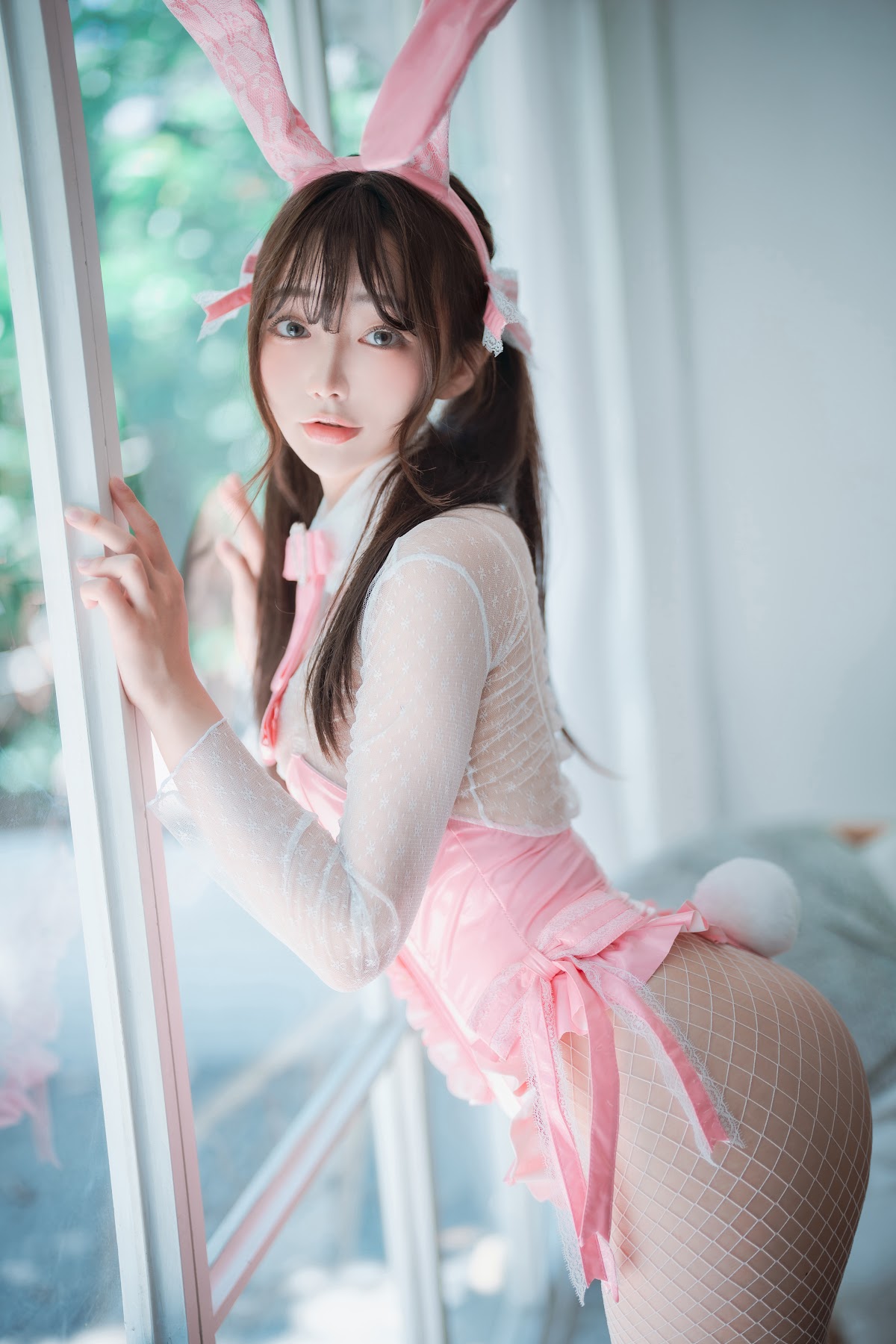 DJAWA Photo – Newbom – The Year of the Pink Bunny (+S.Ver) - P37