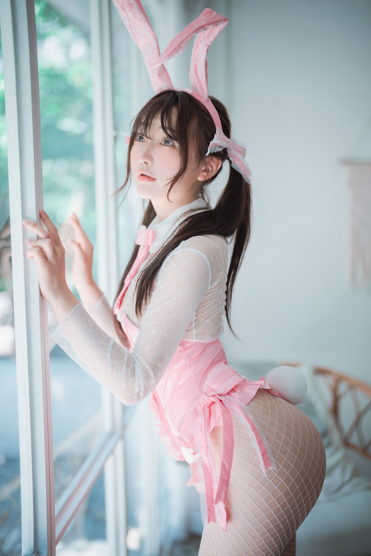 DJAWA Photo – Newbom – The Year of the Pink Bunny (+S.Ver) - P41