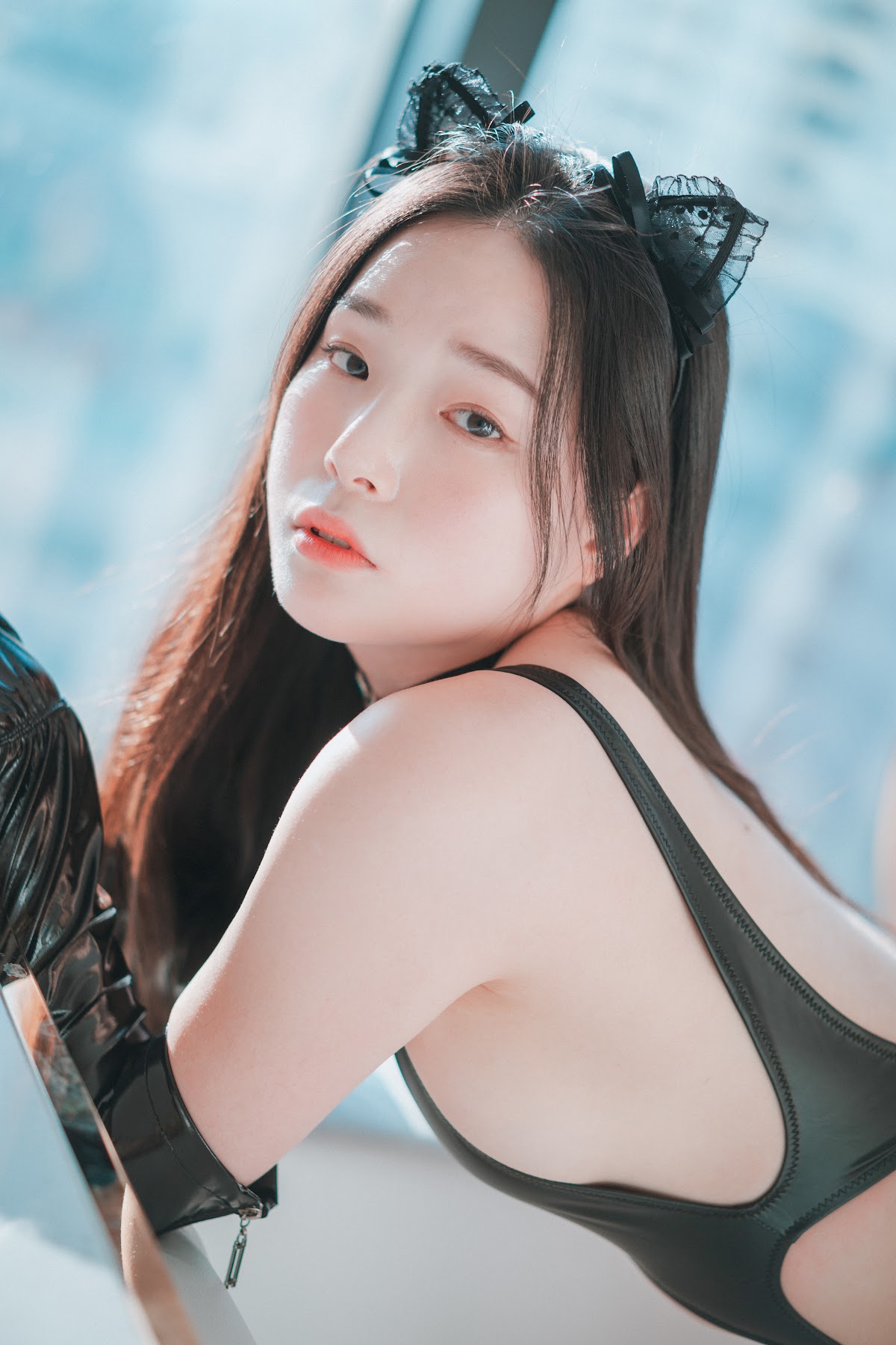 DJAWA Photo – Pia (피아) – Black Cat & Gold Python - P53