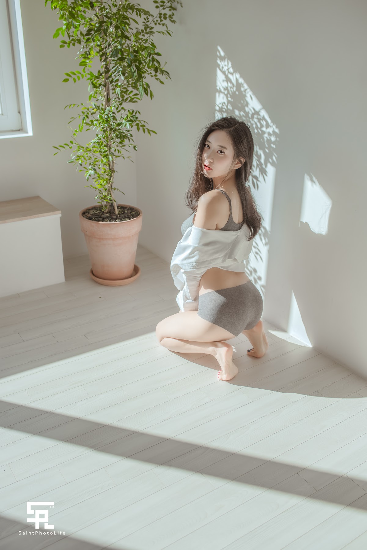 SAINT Photolife – Zenny (신재은) – Romance - P16
