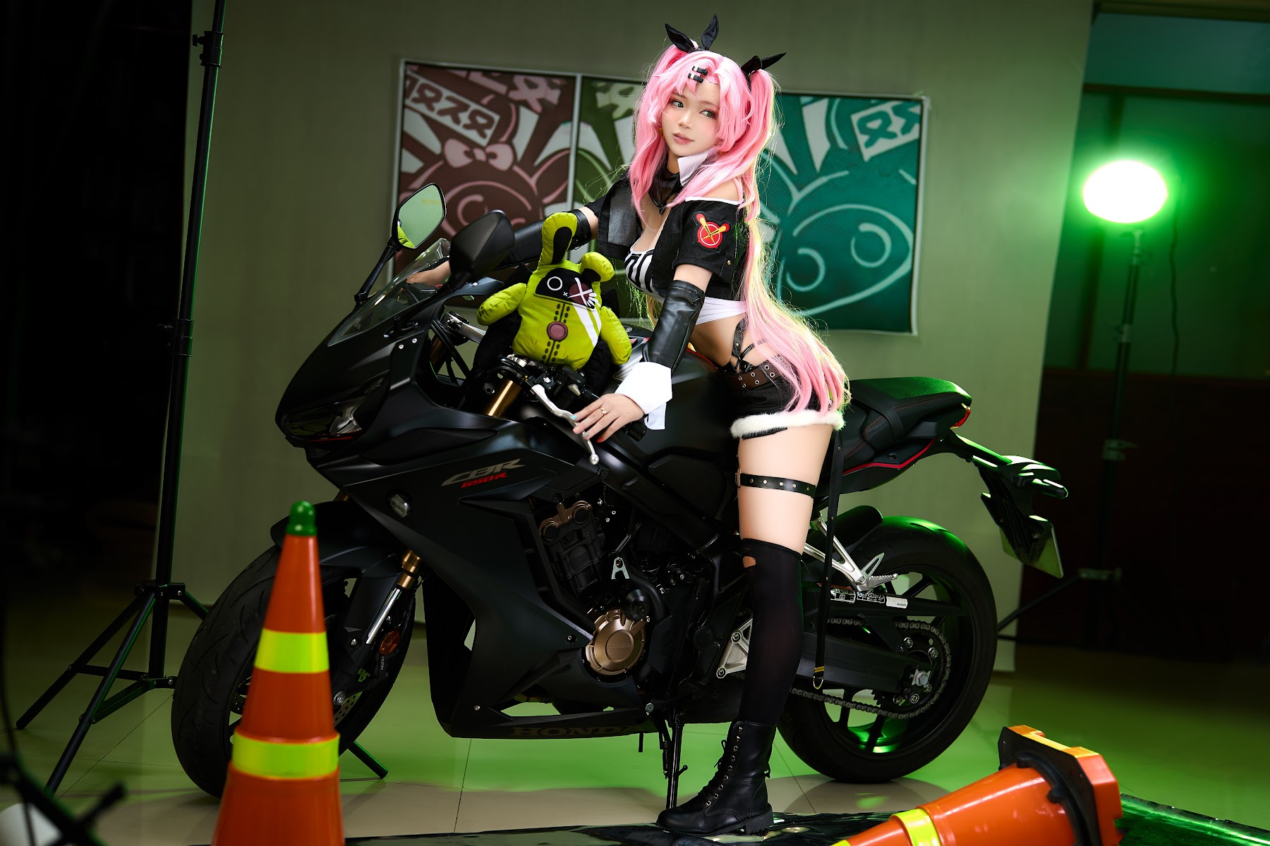 Coser@ZinieQ – Nicole (Zenless Zone Zero) - P13